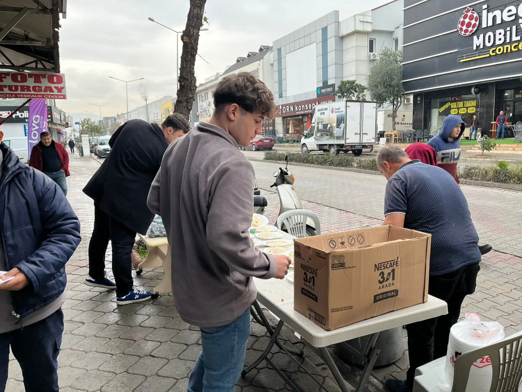 Fethiye'de Celal ve Zeynep Karakaya Hayrına Yemek Verildi