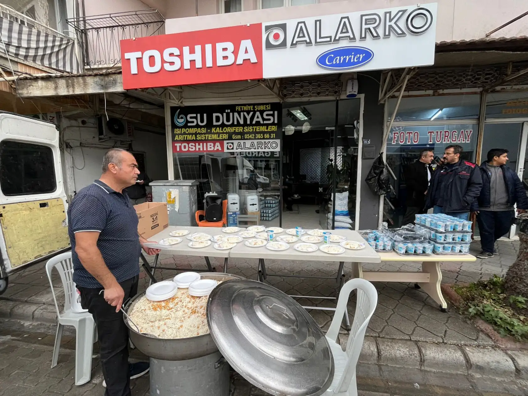 Fethiye'de Celal ve Zeynep Karakaya Hayrına Yemek Verildi