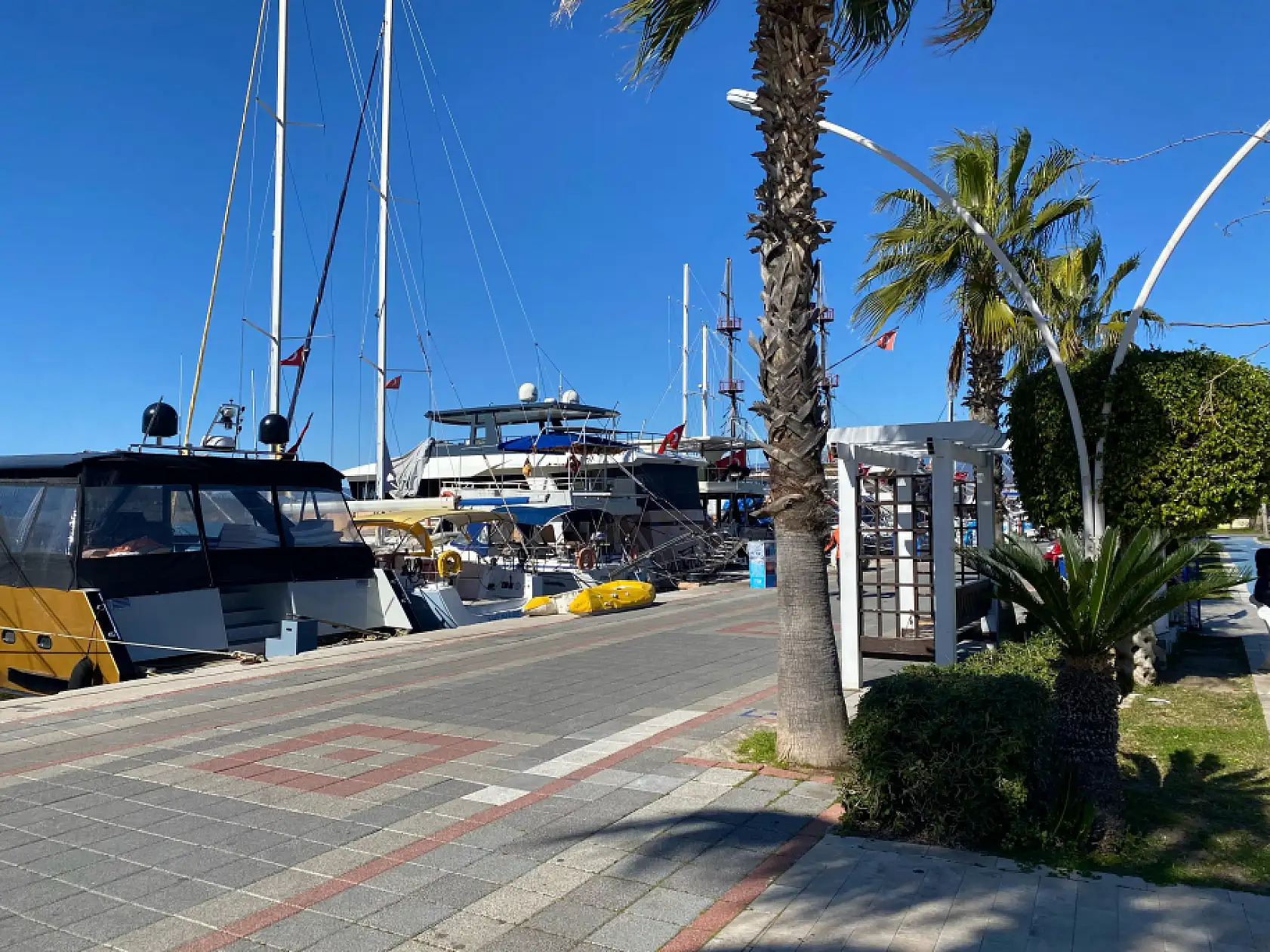 Havalar soğudu, Fethiye sahilleri bomboş kaldı