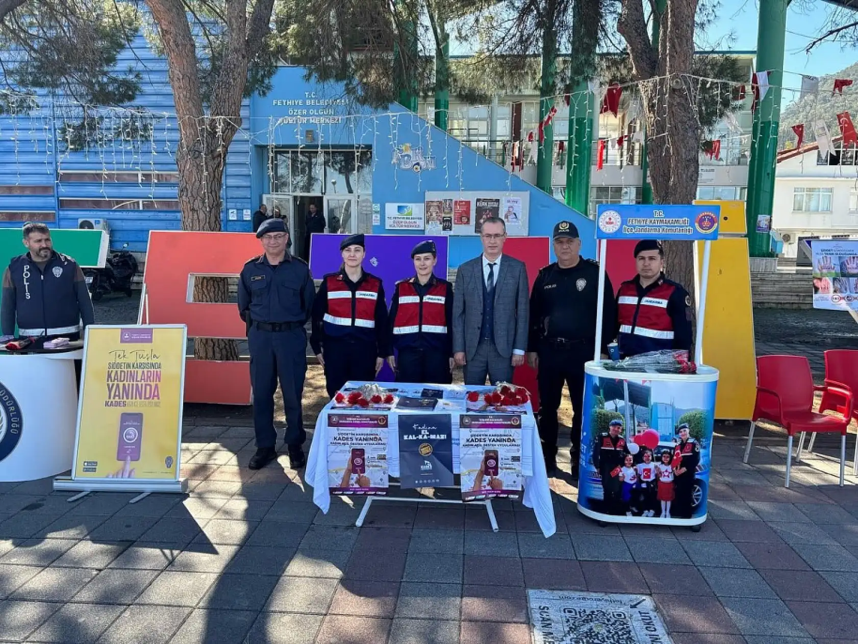 Fethiye'de Kurulan 'Şiddete Karşı Ses Ol' Standına Kaymakam Ertaş'tan Ziyaret