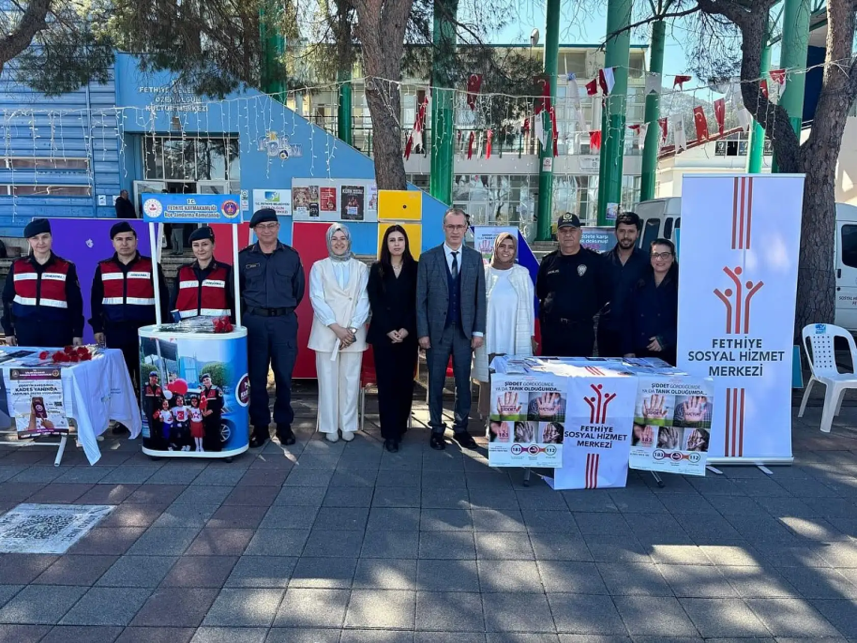 Fethiye'de Kurulan 'Şiddete Karşı Ses Ol' Standına Kaymakam Ertaş'tan Ziyaret