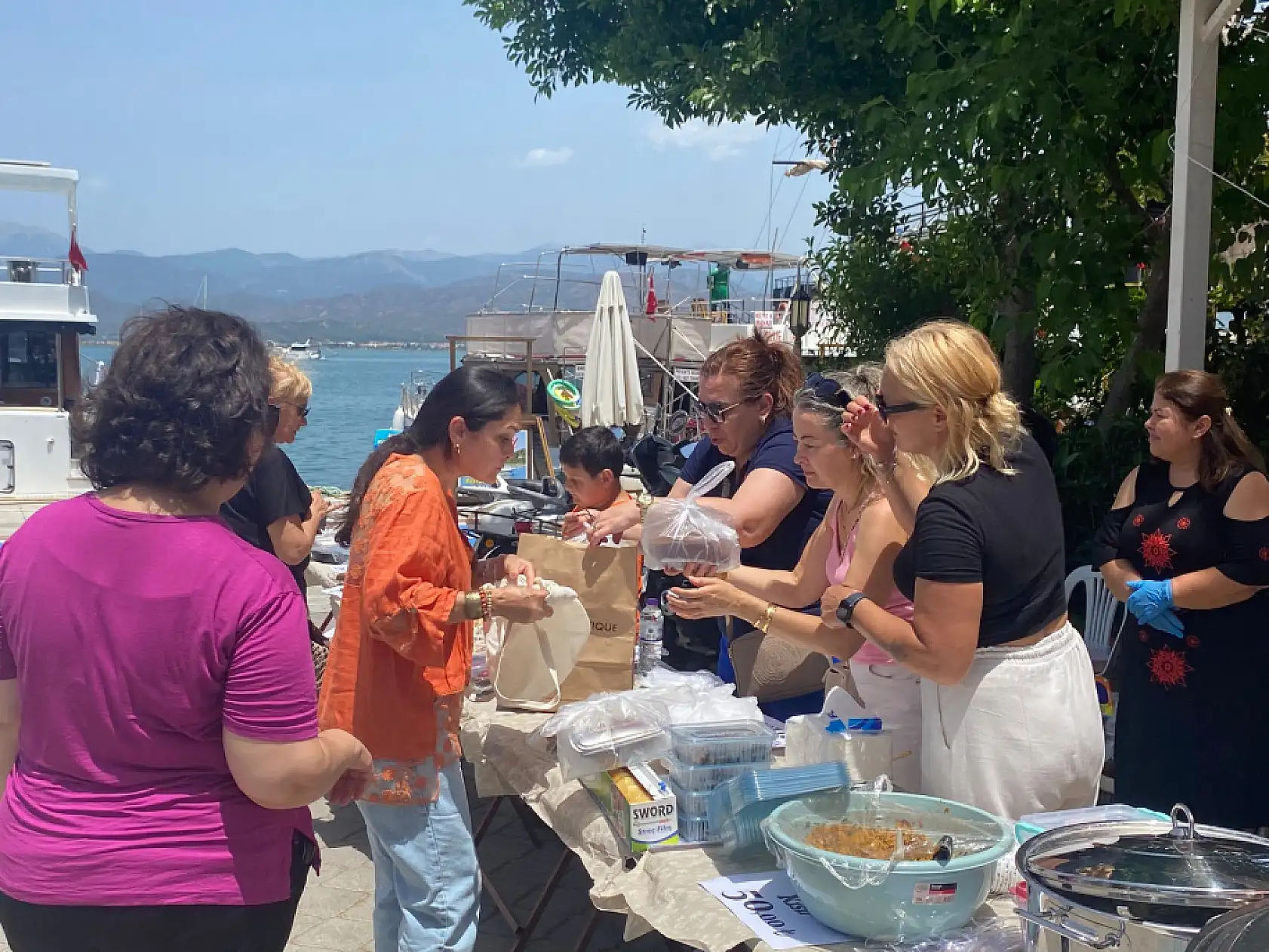 Fethiye'de Turkuaz Paralimpik Spor Kulübü Kermes Düzenledi