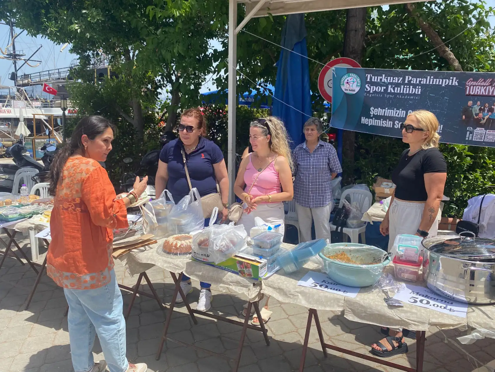 Fethiye'de Turkuaz Paralimpik Spor Kulübü Kermes Düzenledi