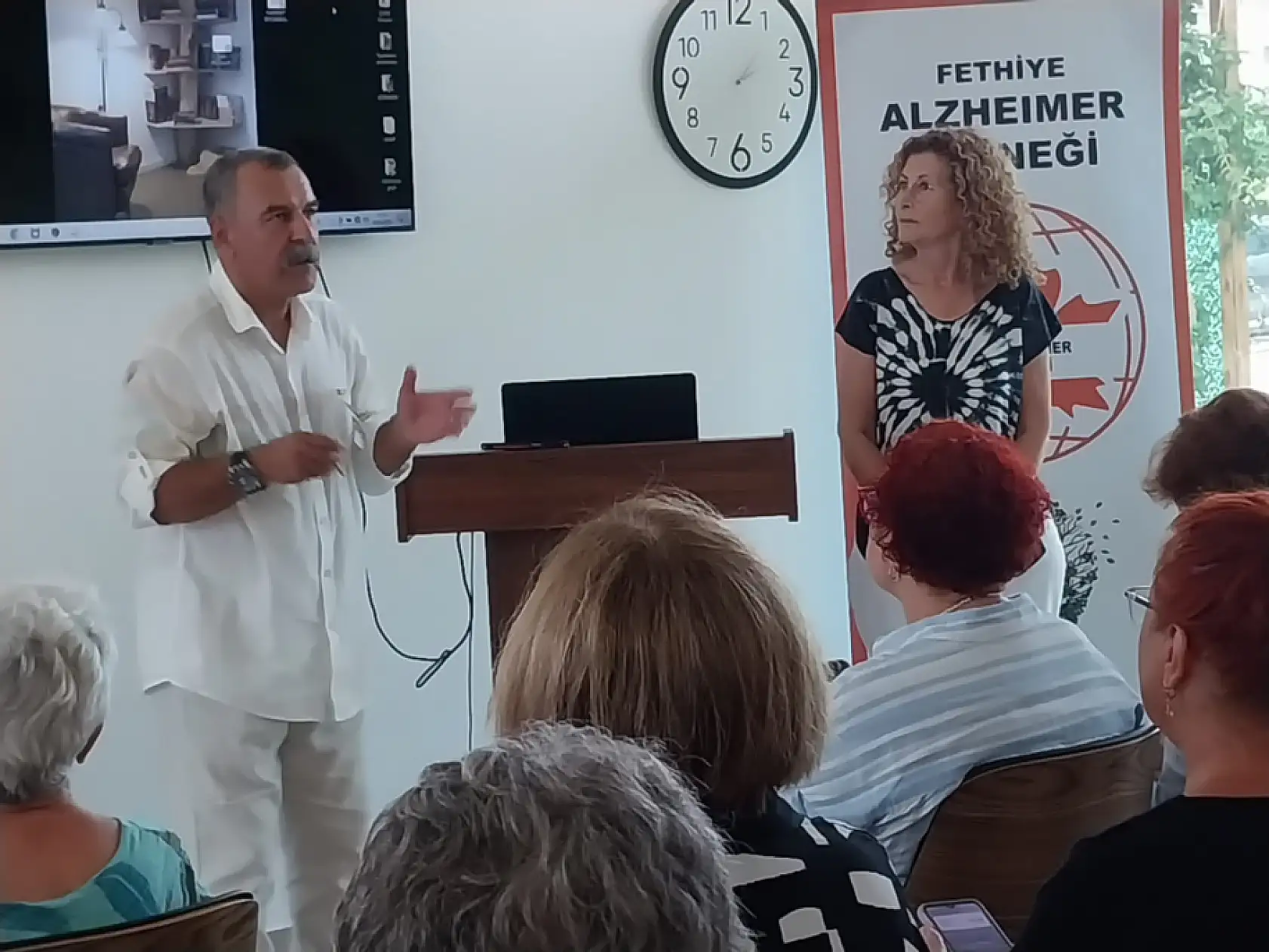 Fethiye Alzheimer Derneği'nden 'İnsanın Kullanım Kılavuzu' Semineri