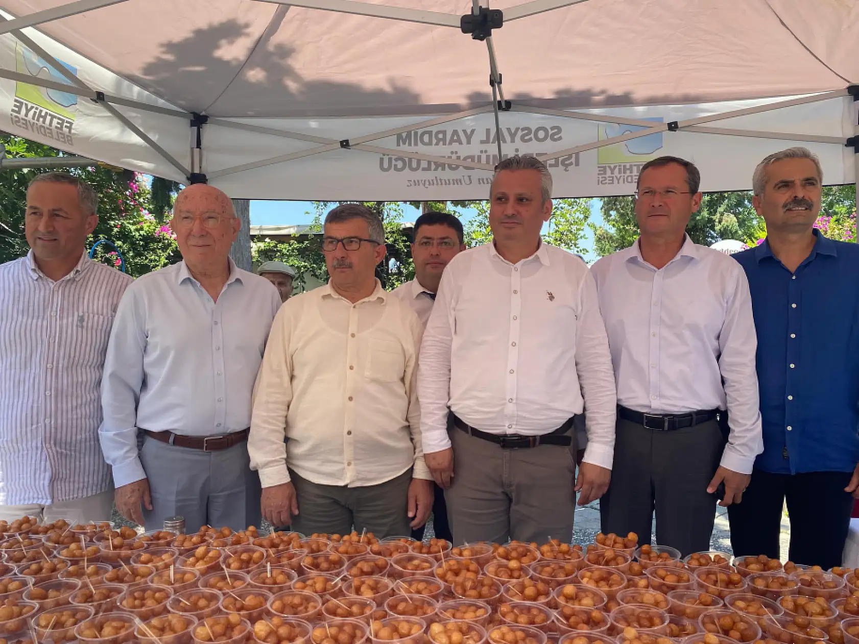 Fethiye'de Merhum Ferdi Zeyrek Hayrına Lokma Dağıtıldı