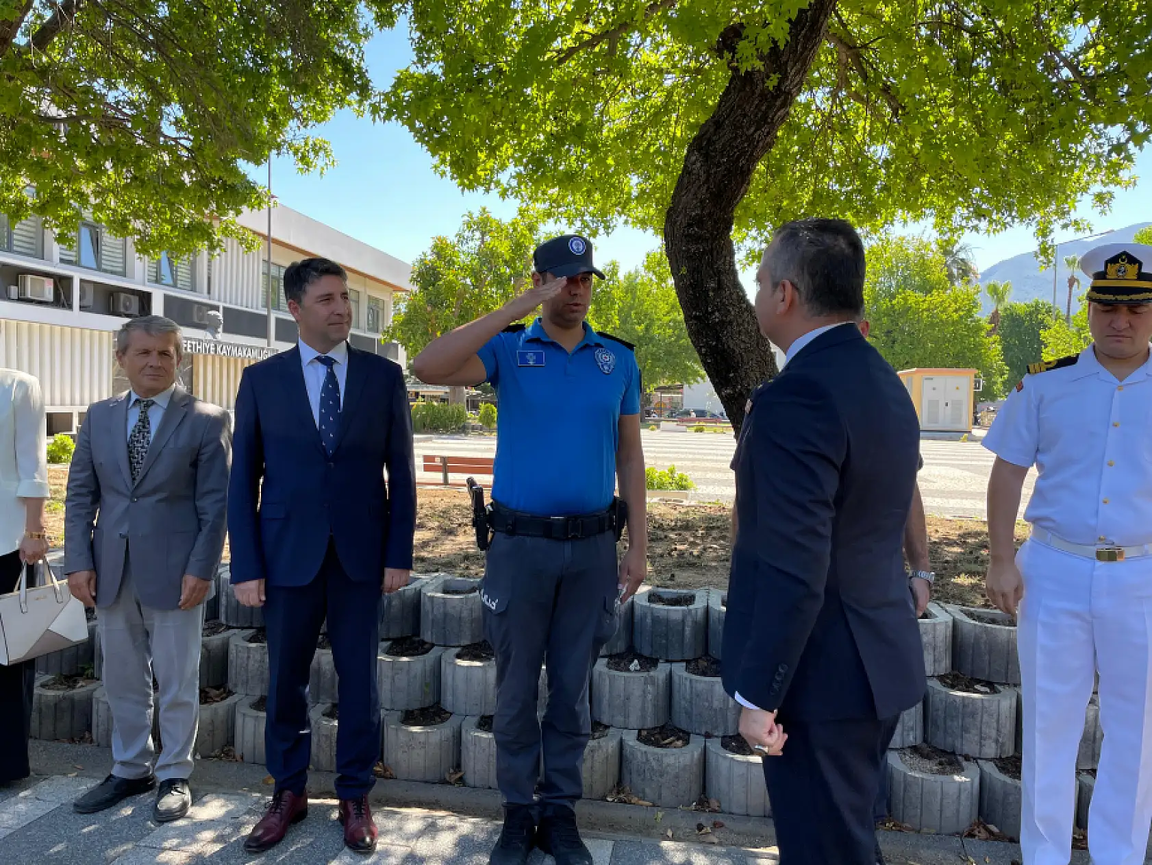 Fethiye'nin Yeni Kaymakamı Fatih Akkaya Çiçeklerle Karşılandı
