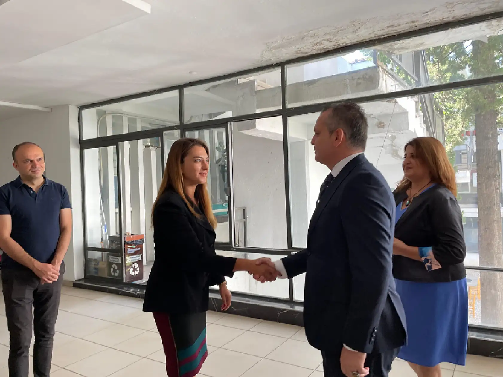 Fethiye'nin Yeni Kaymakamı Fatih Akkaya Çiçeklerle Karşılandı