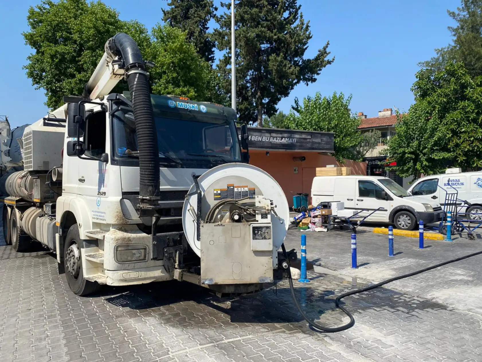 Fethiye'de MUSKİ Ekipleri Kanalizasyon Çalışmalarına Devam Ediyor