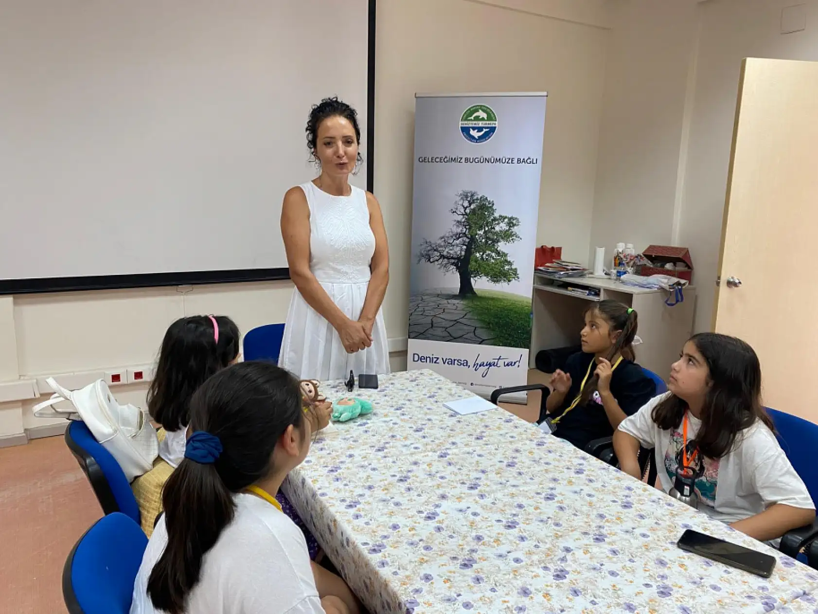 Fethiye'de Yüksek İç Mimar Cansel Yavuz Çocuklara Mesleğini Anlattı