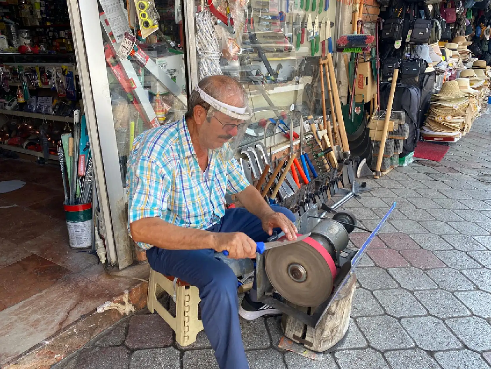 Fethiye'de bıçak ustası Mevlüt Şık: 'Çırak Bulmak Zor, Gençler Bu Mesleği Tercih Etmiyor'