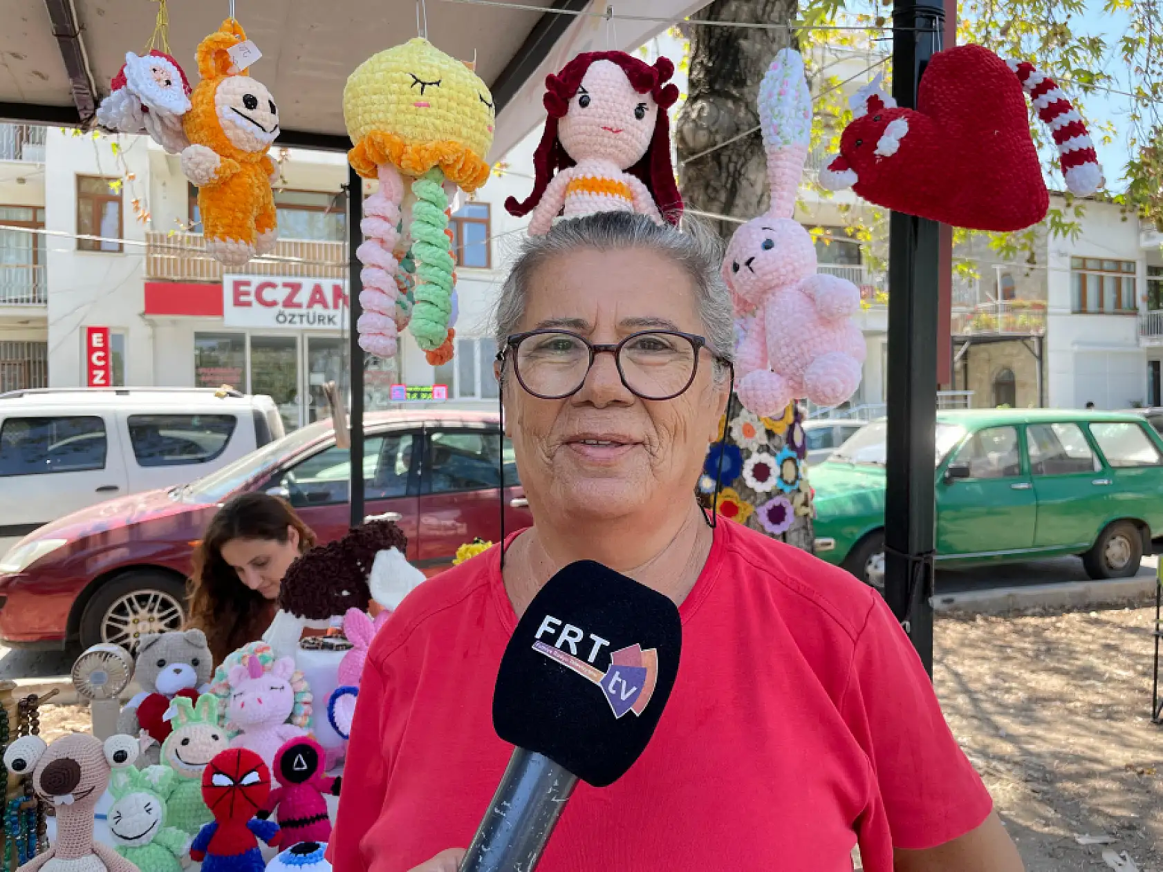 Fethiye'de el emeği ürünler alıcısını bekliyor