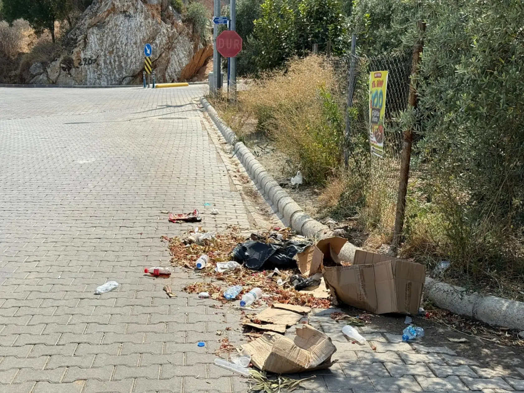 Fethiye Taşyaka Mahallesi'nde dikkat çeken çöp birikintisi