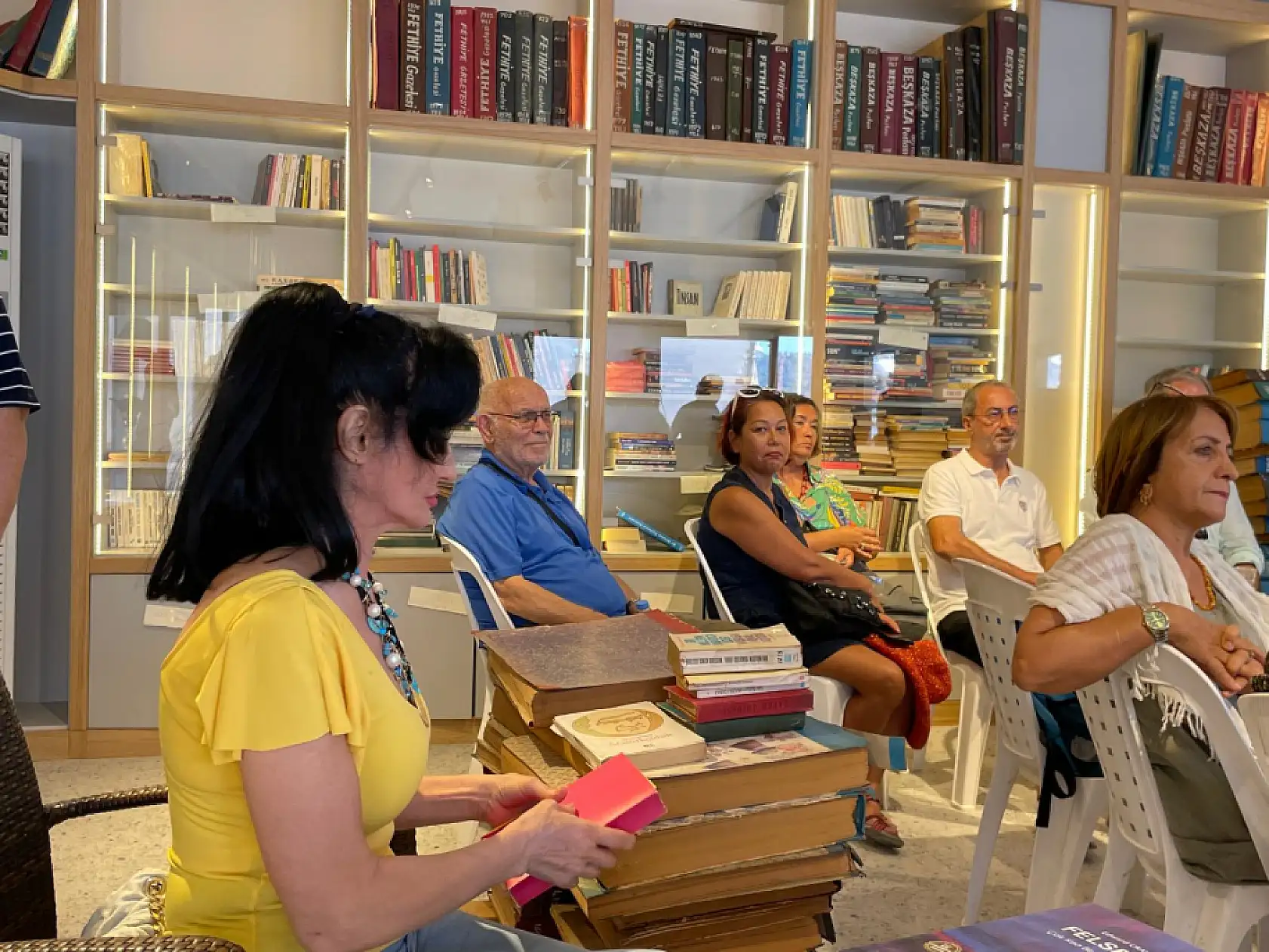 Fethiye Kültür Evi'nde edebiyat bölümü için istişare toplantısı