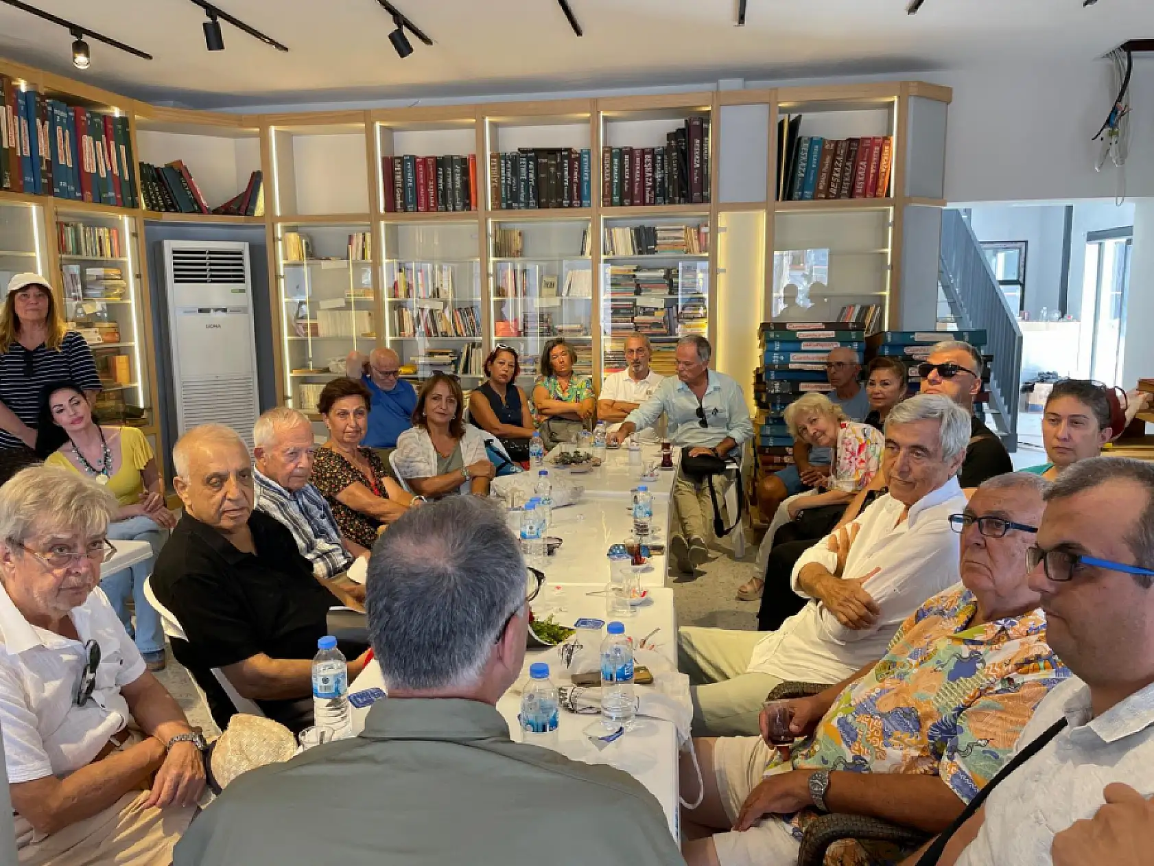 Fethiye Kültür Evi'nde edebiyat bölümü için istişare toplantısı