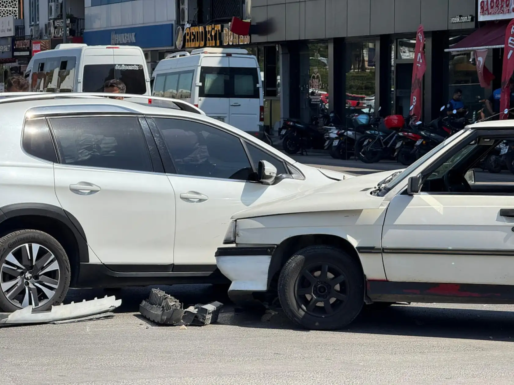 Fethiye'de Maddi Hasarlı Trafik Kazası Meydana Geldi
