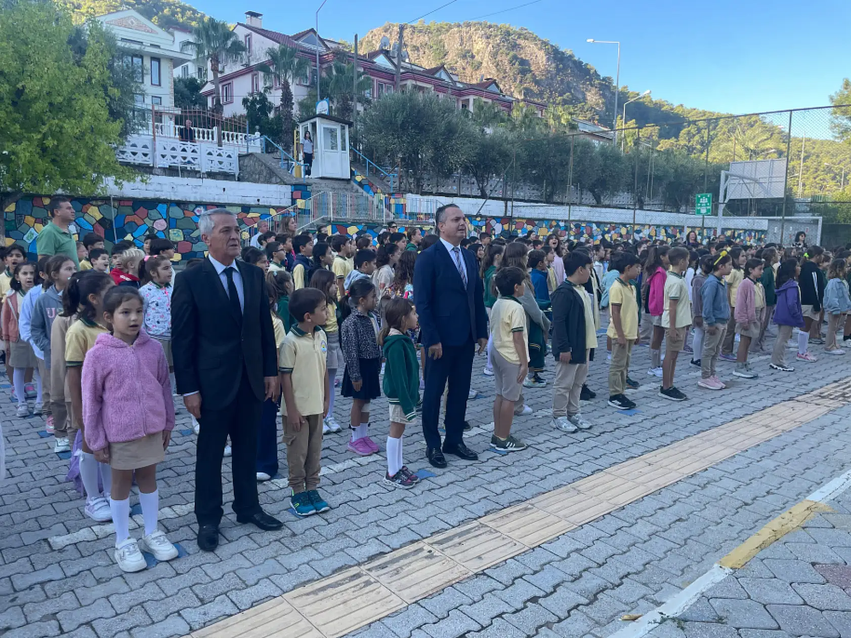 Kaymakam Fatih Akkaya, Yunus Nadi İlkokulu'nda Bayrak Töreni'ne Katıldı