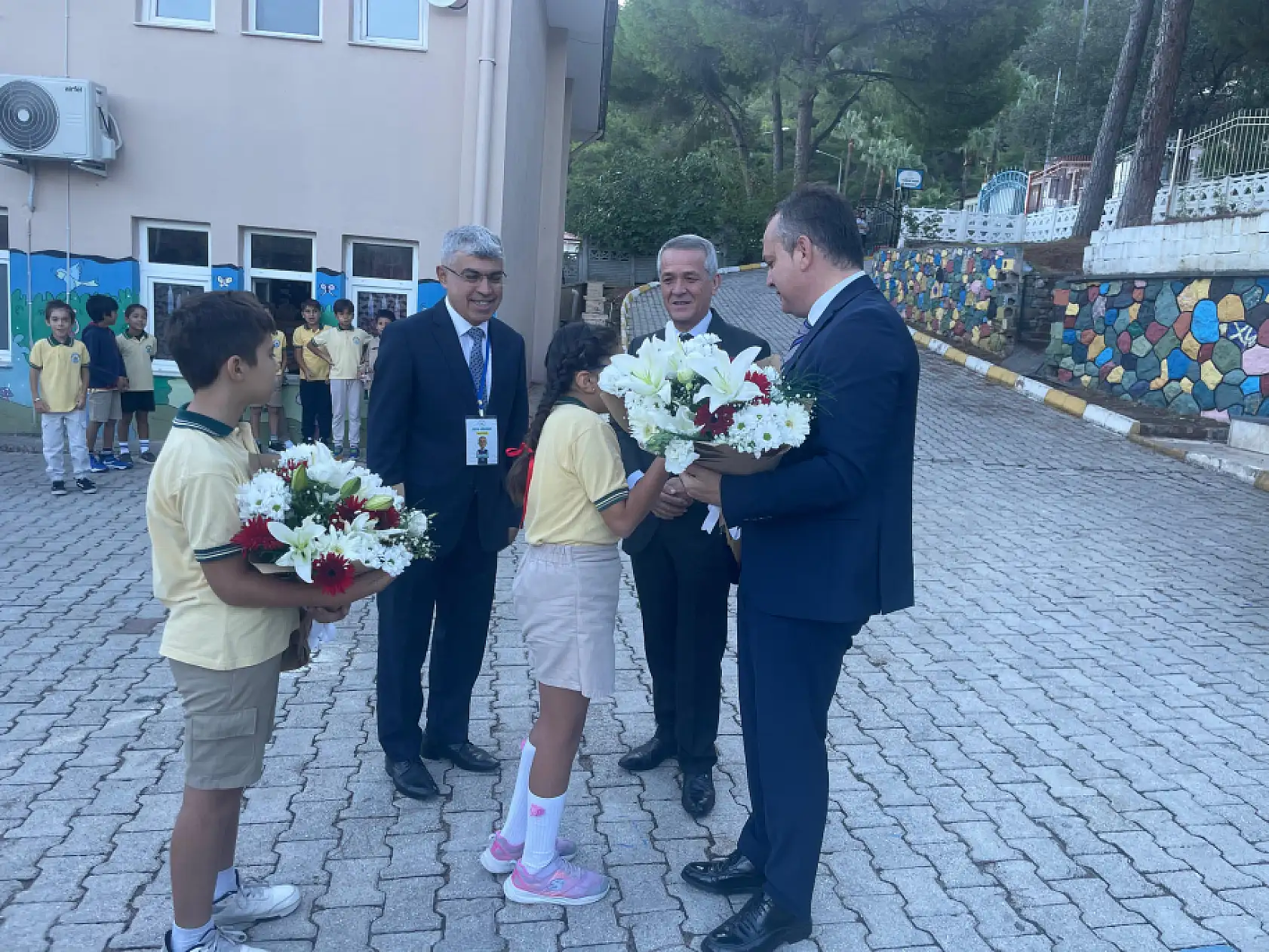 Kaymakam Fatih Akkaya, Yunus Nadi İlkokulu'nda Bayrak Töreni'ne Katıldı