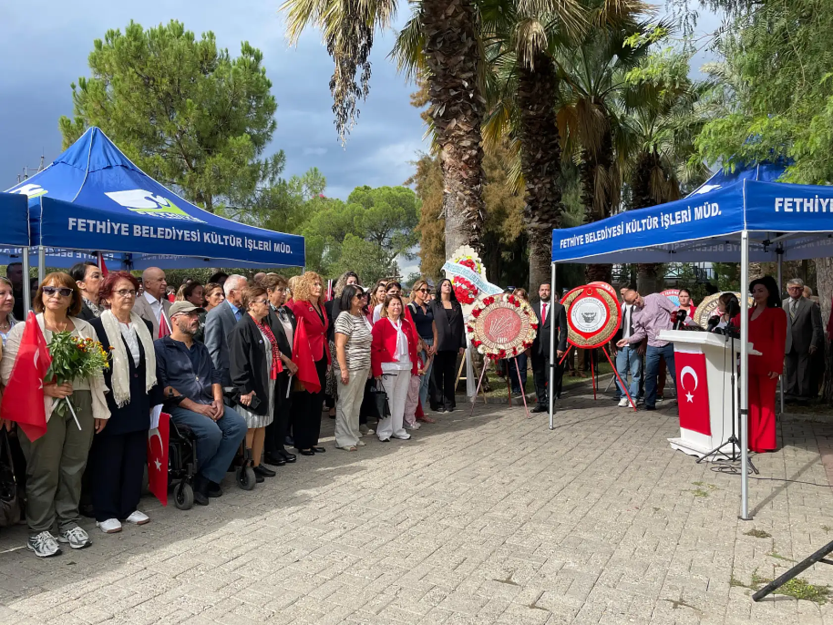 Fethiye'de CHP'den Alternatif 29 Ekim Çelenk Sunma Töreni