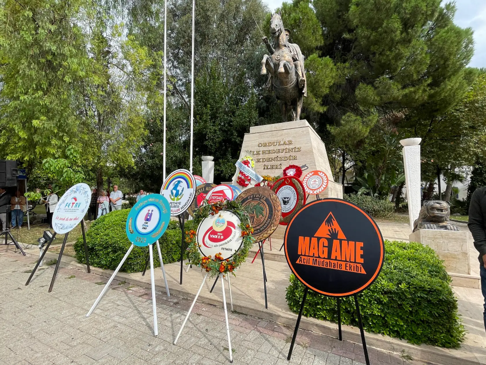 Fethiye'de CHP'den Alternatif 29 Ekim Çelenk Sunma Töreni