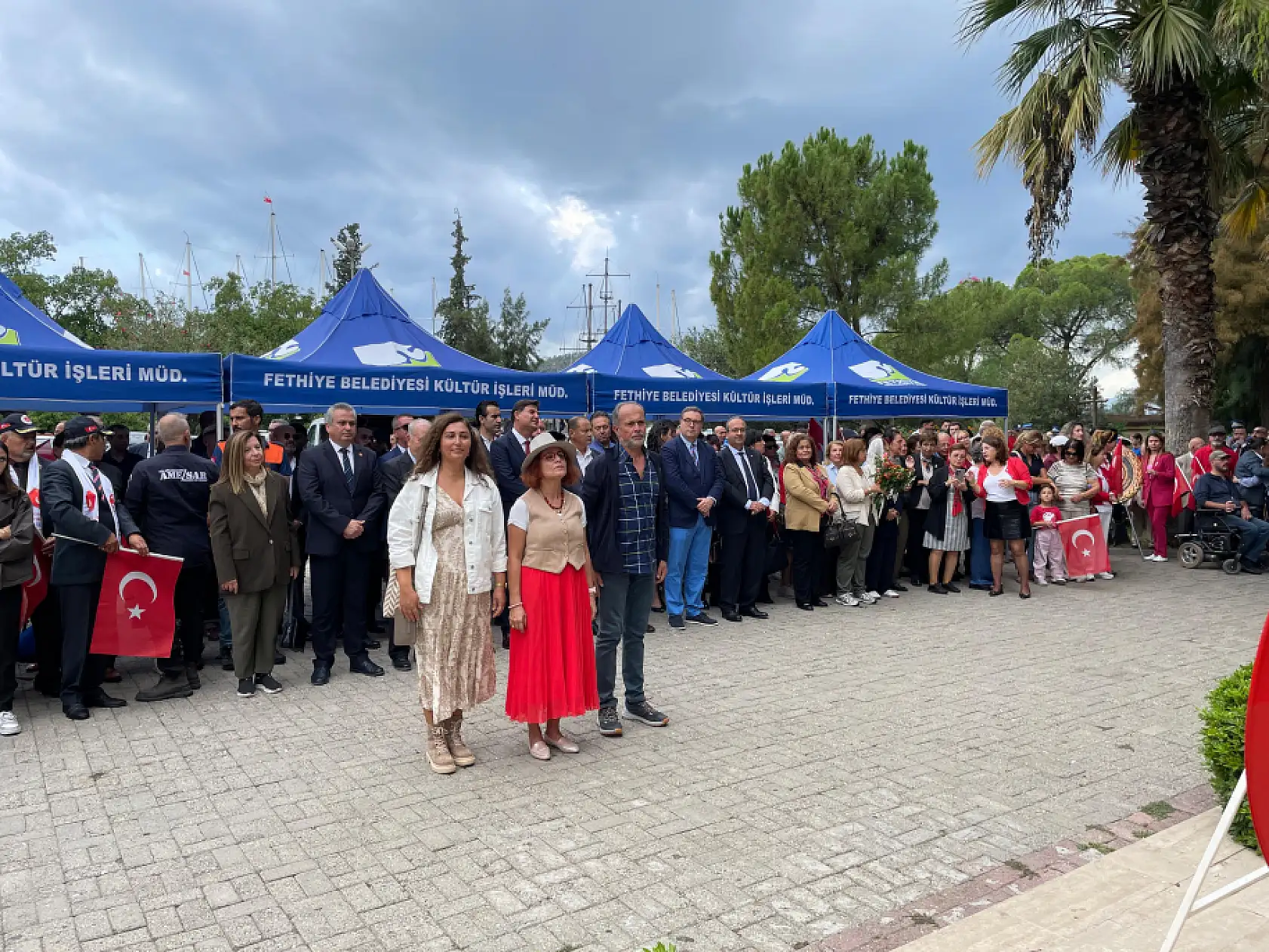 Fethiye'de CHP'den Alternatif 29 Ekim Çelenk Sunma Töreni