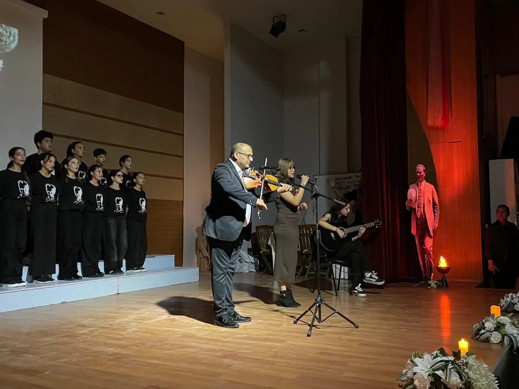 Fethiye'de öğrencilerden Atatürk'e saygı ve özlem dolu anma