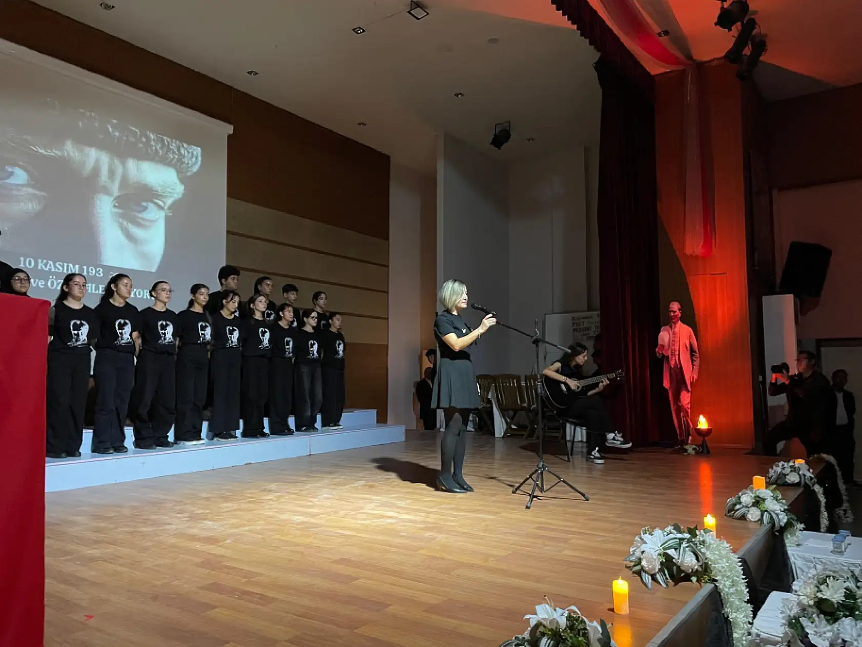 Fethiye'de öğrencilerden Atatürk'e saygı ve özlem dolu anma