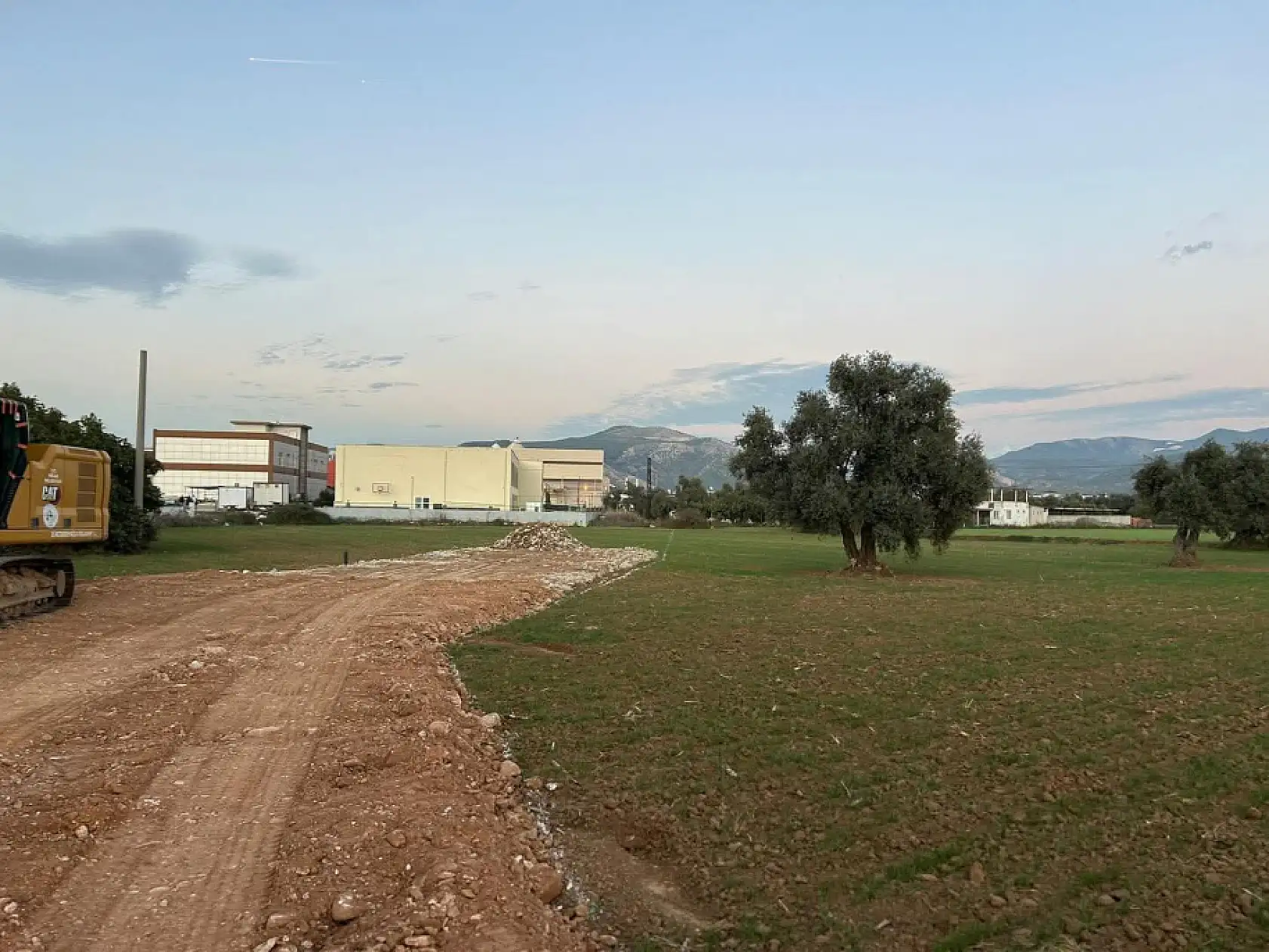 Milas'ta merakla beklenen yolda çalışmalar başladı