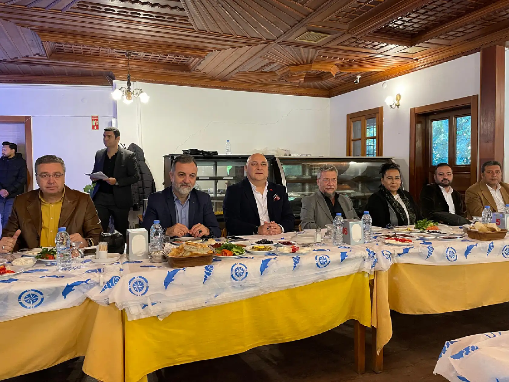 Yatağan Belediye Başkanı Mesut Günay, basın mensuplarıyla kahvaltı da buluştu