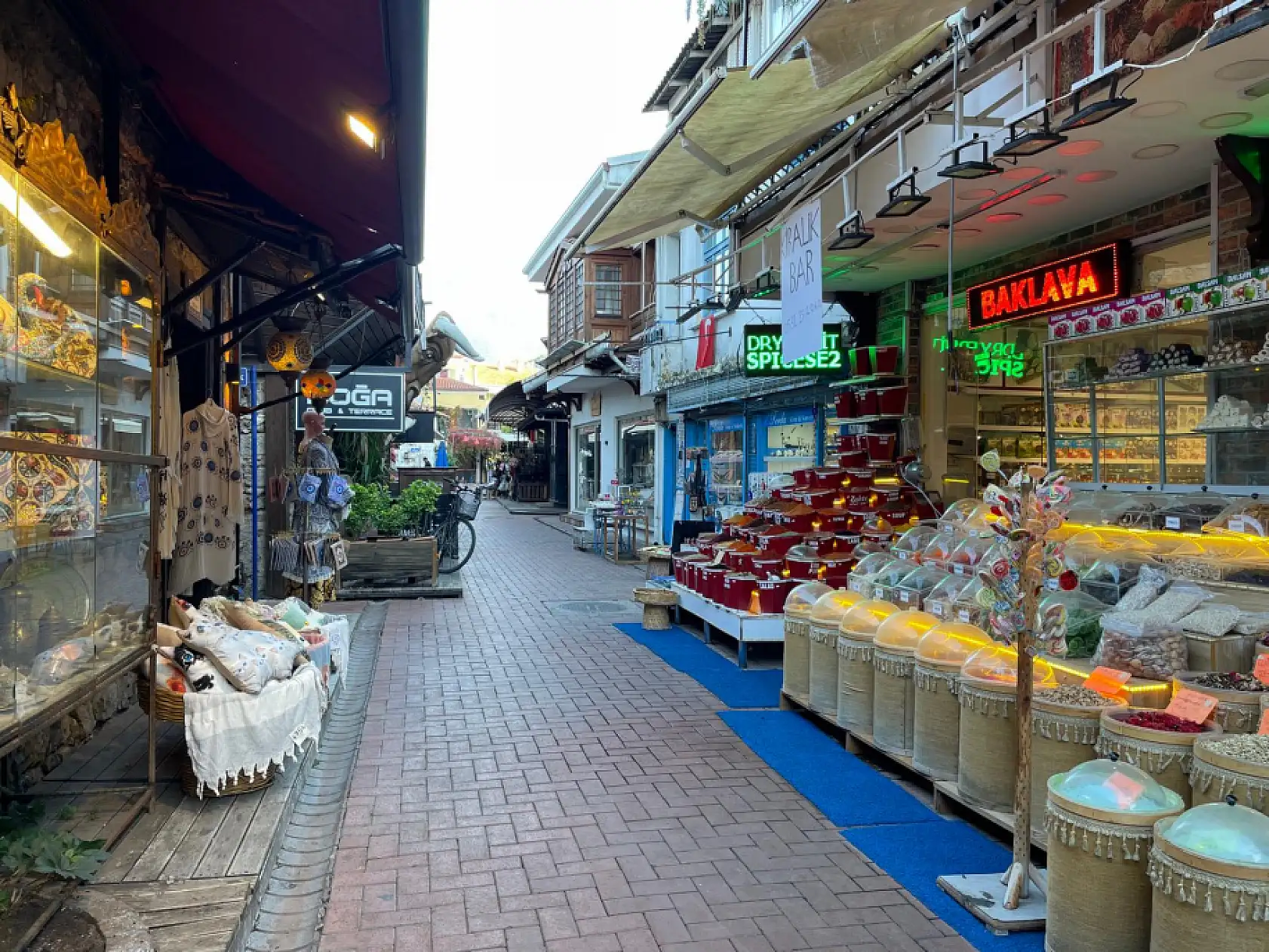 Fethiye Paspatur Çarşısı, sezon sonrası sessizliğe büründü