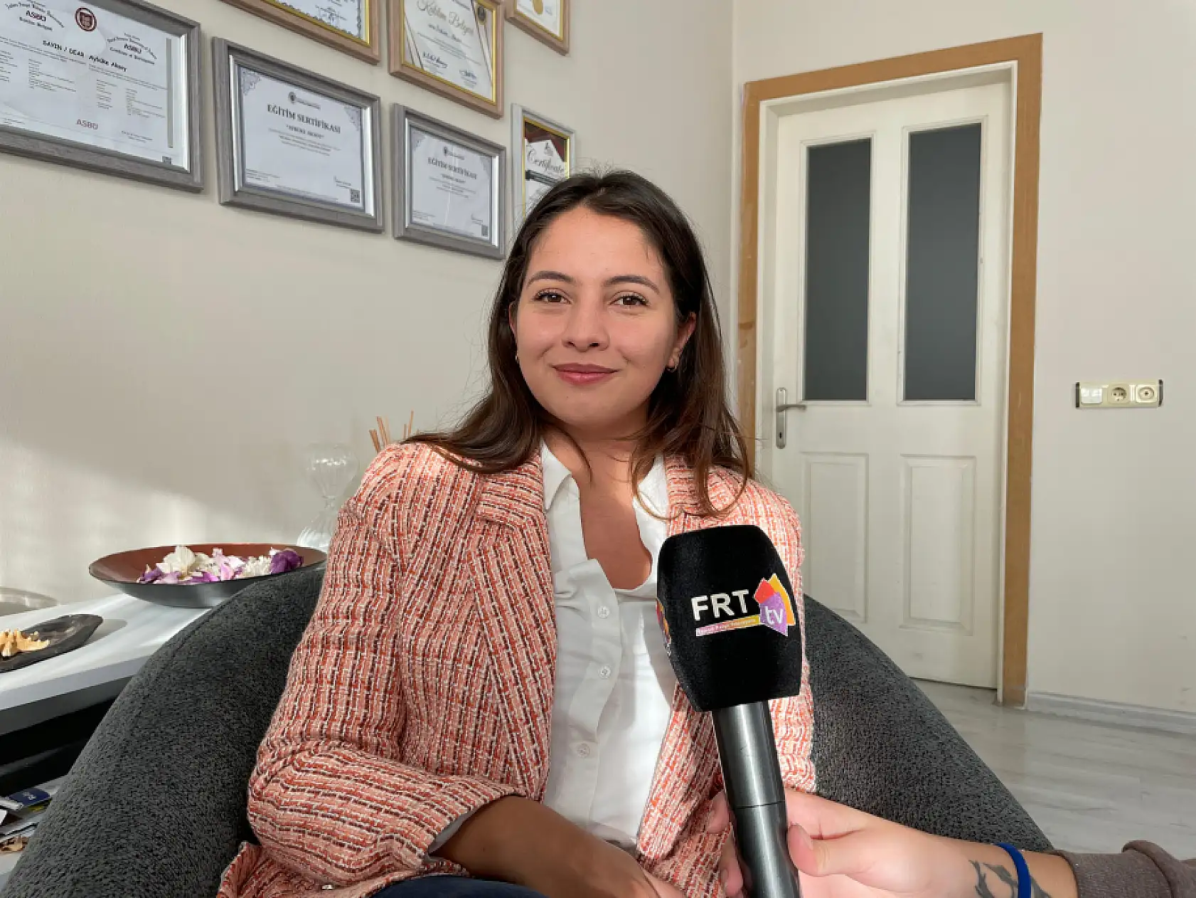 Fethiye'de Psikolog Aybüke Aksoy, 'Oyun terapisi çocukların ifade yoludur'