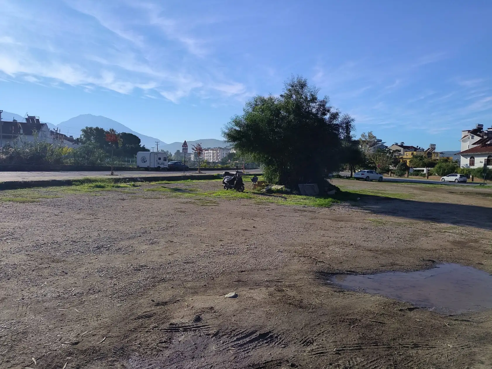 Fethiye Çalış'ta düzensiz karavan parkına zabıta müdahalesi sürüyor