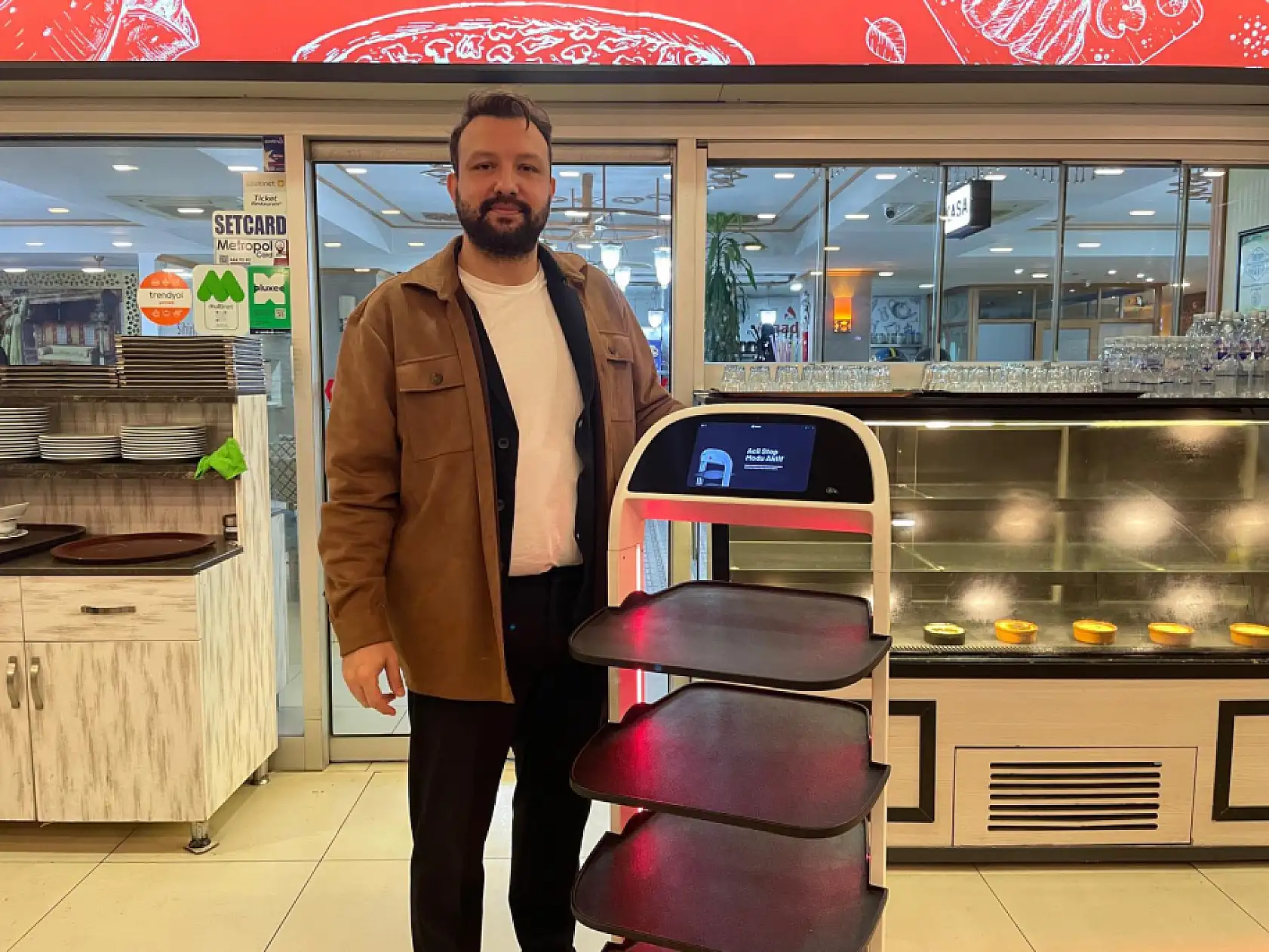 Fethiye'de Bir İlk: Restoranda Servis Robotu Kullanılıyor