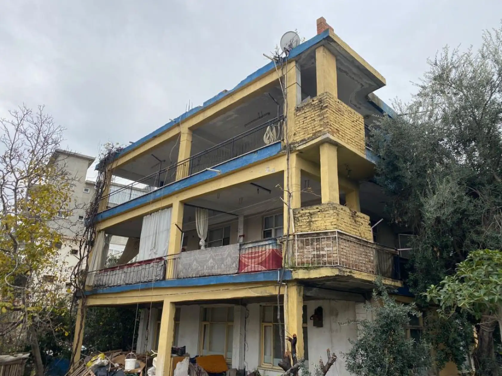 Tüyler ürperten cinayet: Anne ve 7 yaşındaki kızı evde ölü bulundu