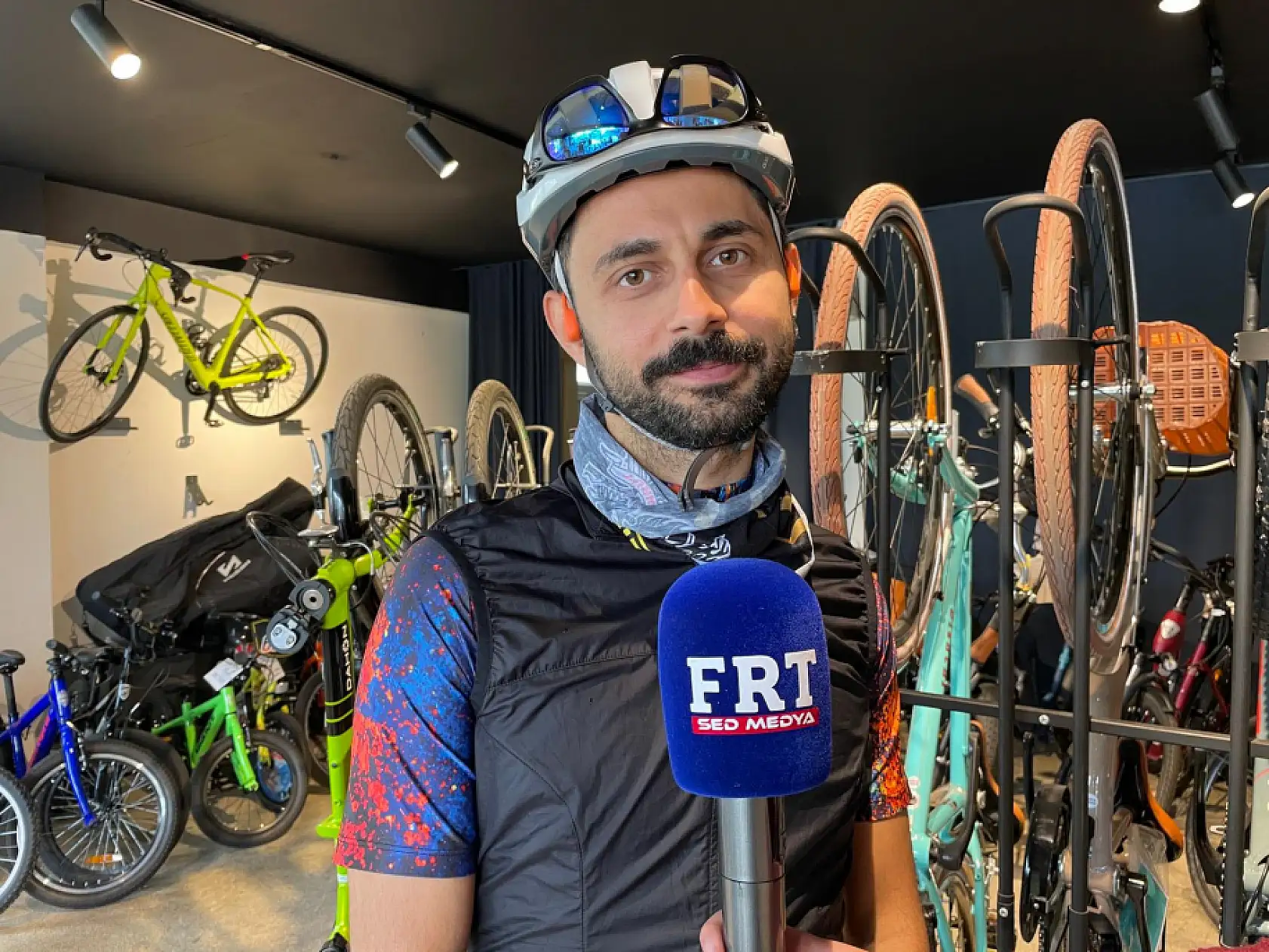 Fethiye'de bisiklet kullanıcısı Köksal Fındık, 'Bisiklet yolunda motordan kaçamıyoruz'