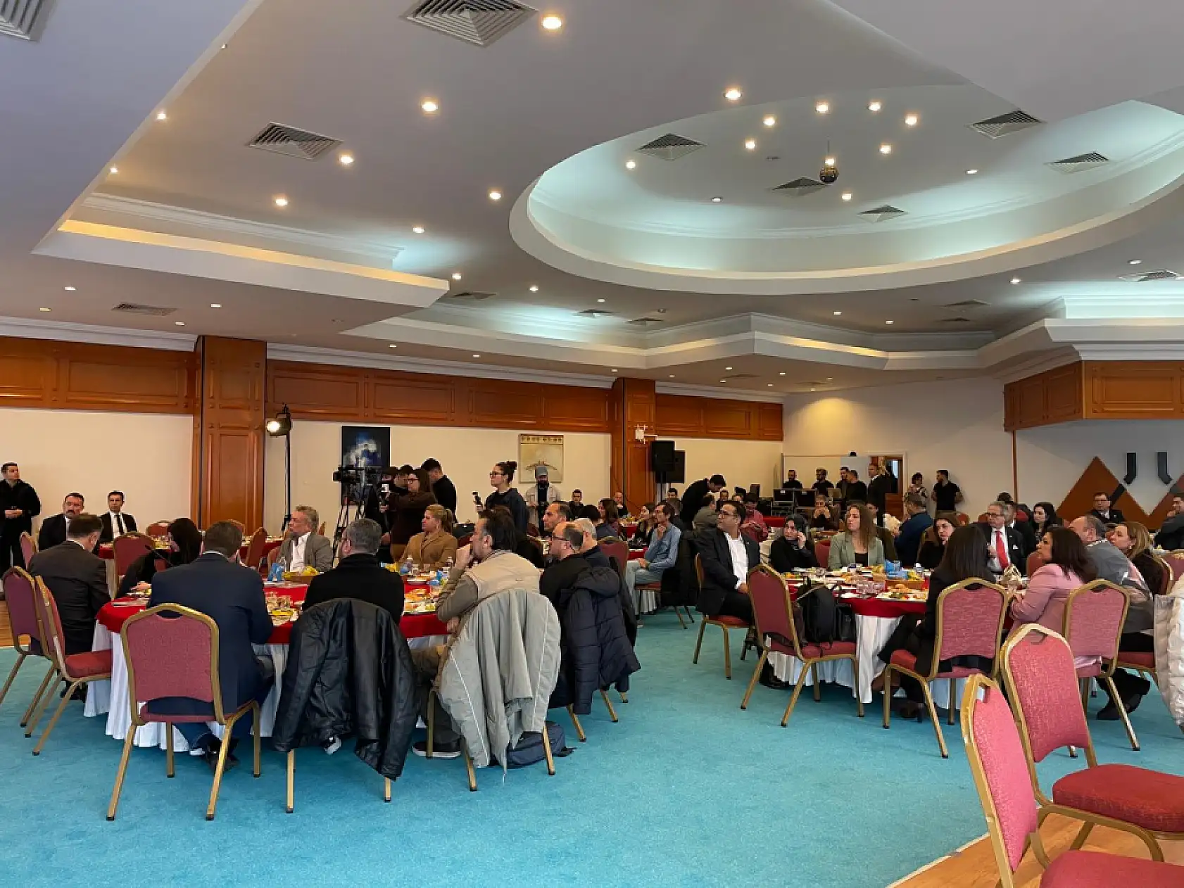 Muğla Valisi Akbıyık gazetecilerle kahvaltıda buluştu