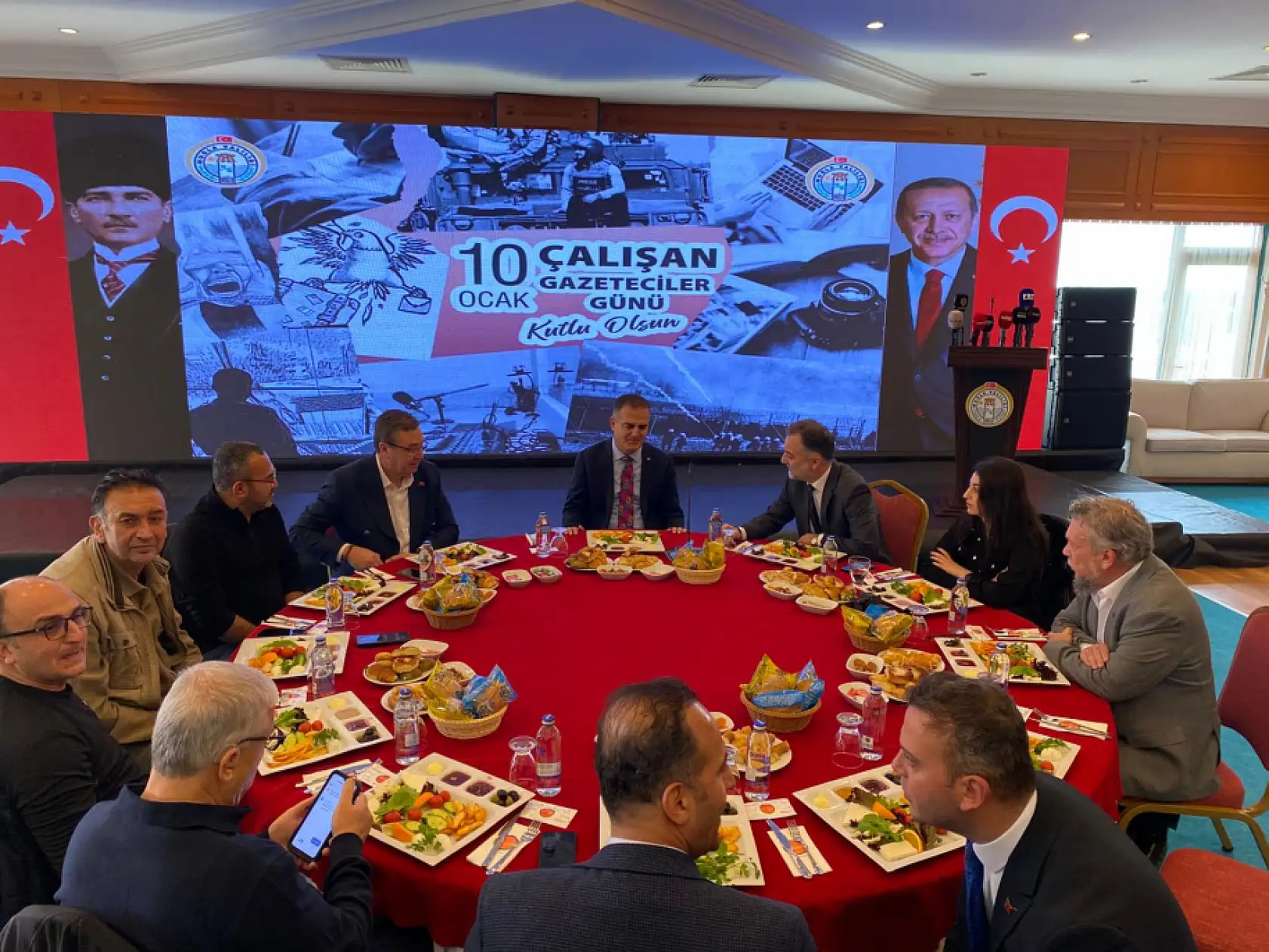 Muğla Valisi Akbıyık gazetecilerle kahvaltıda buluştu