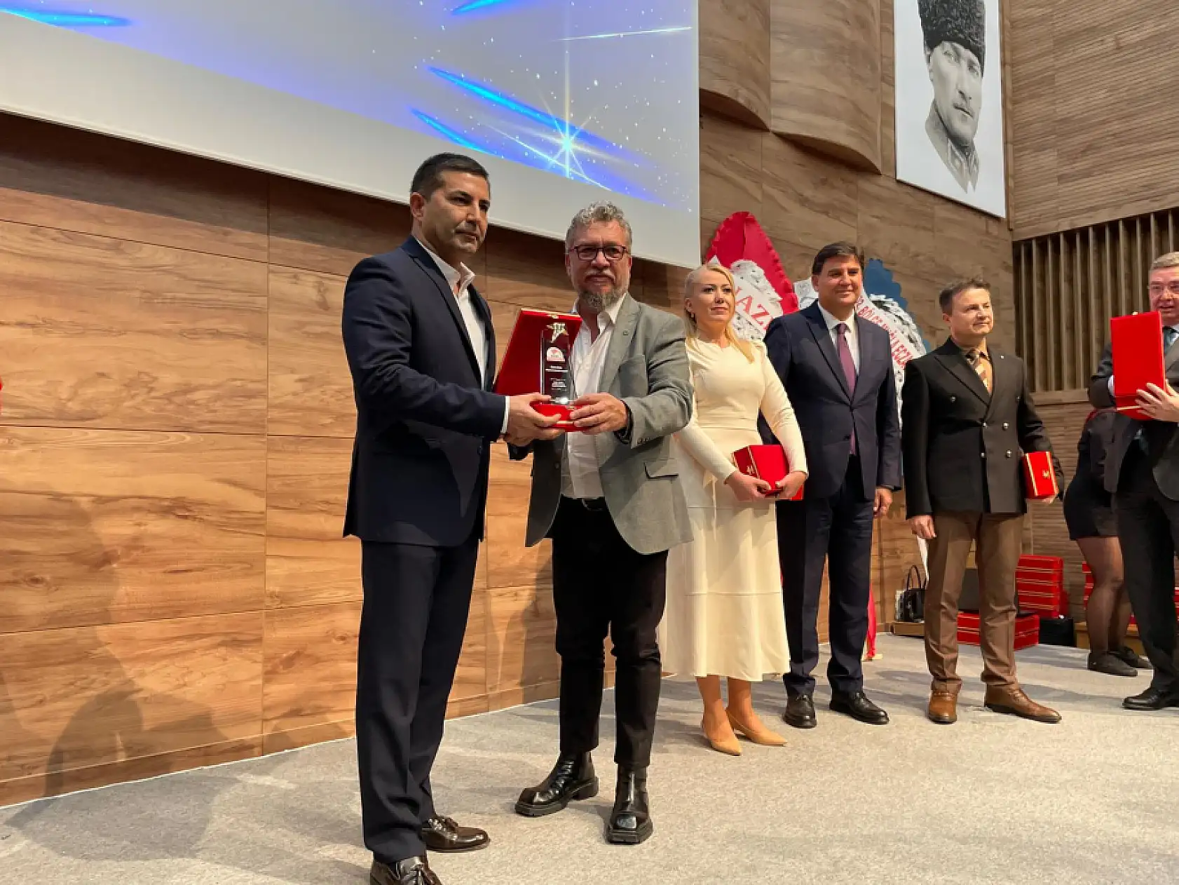 Alim Karaca, En Başarılı İlçe Belediye Başkanı Ödülünü Aldı