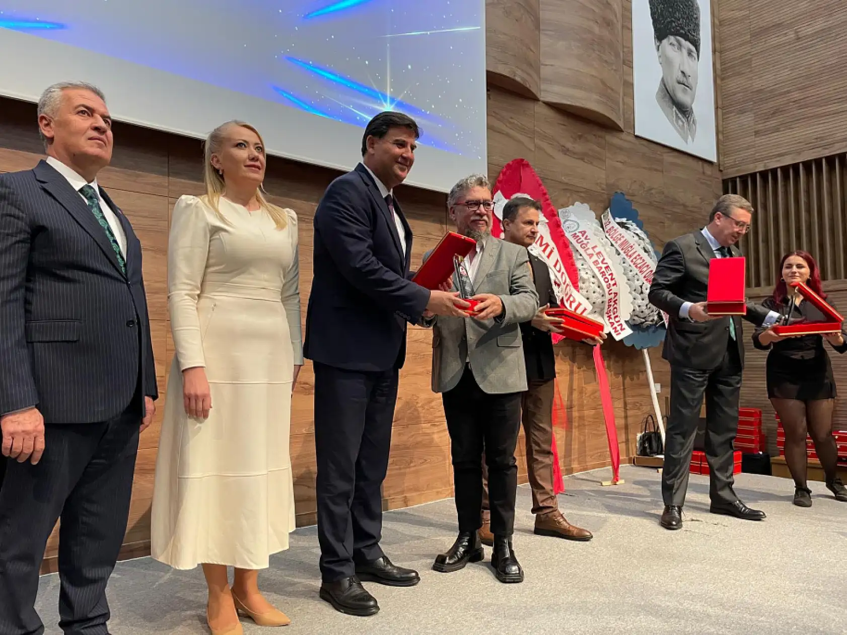 Alim Karaca, En Başarılı İlçe Belediye Başkanı Ödülünü Aldı