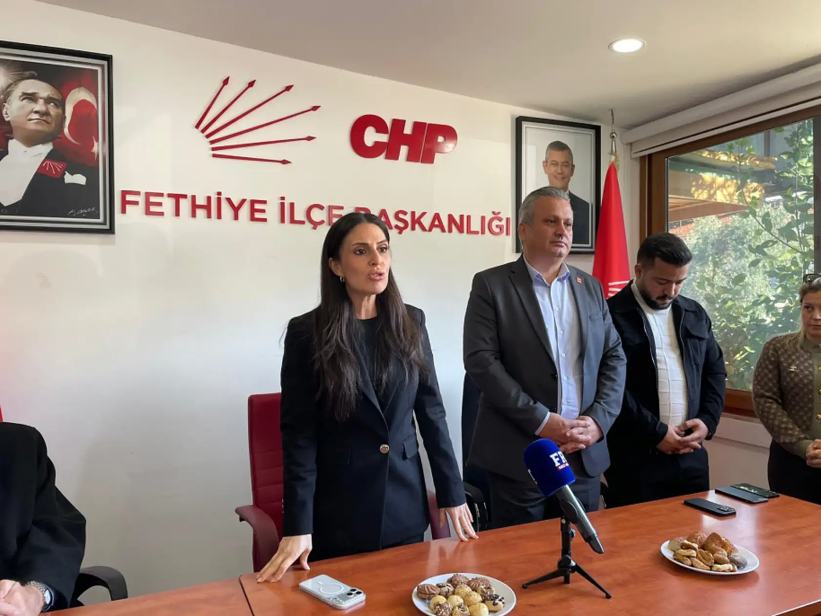 CHP Muğla Milletvekili Gizem Özcan Fethiye'de parti örgütüyle buluştu