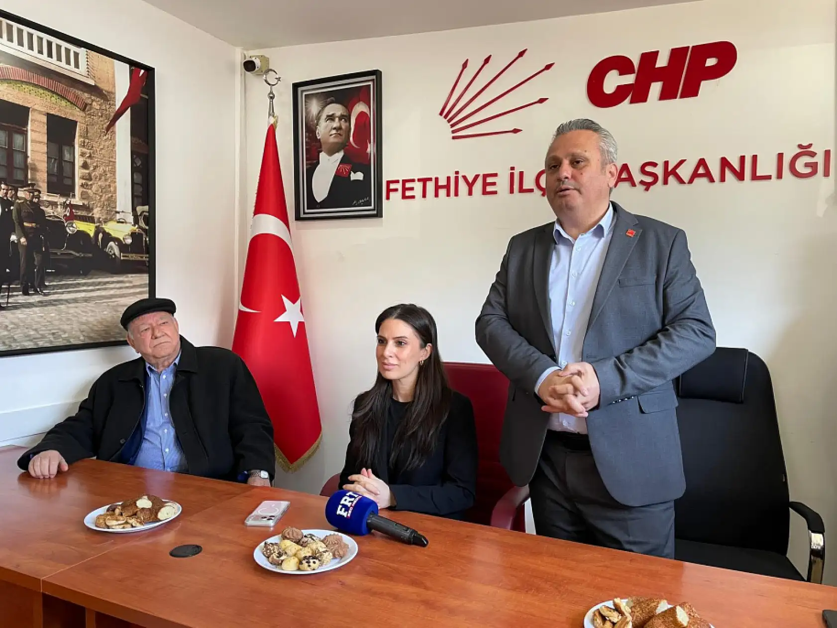 CHP Muğla Milletvekili Gizem Özcan Fethiye'de parti örgütüyle buluştu