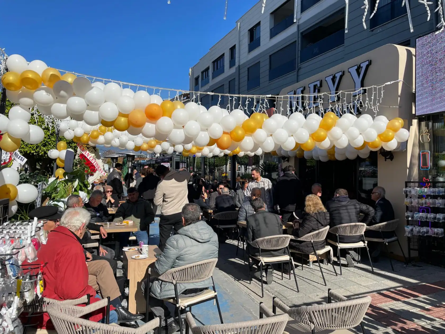 Fethiye'de Meyy Restaurant yoğun katılımla açıldı