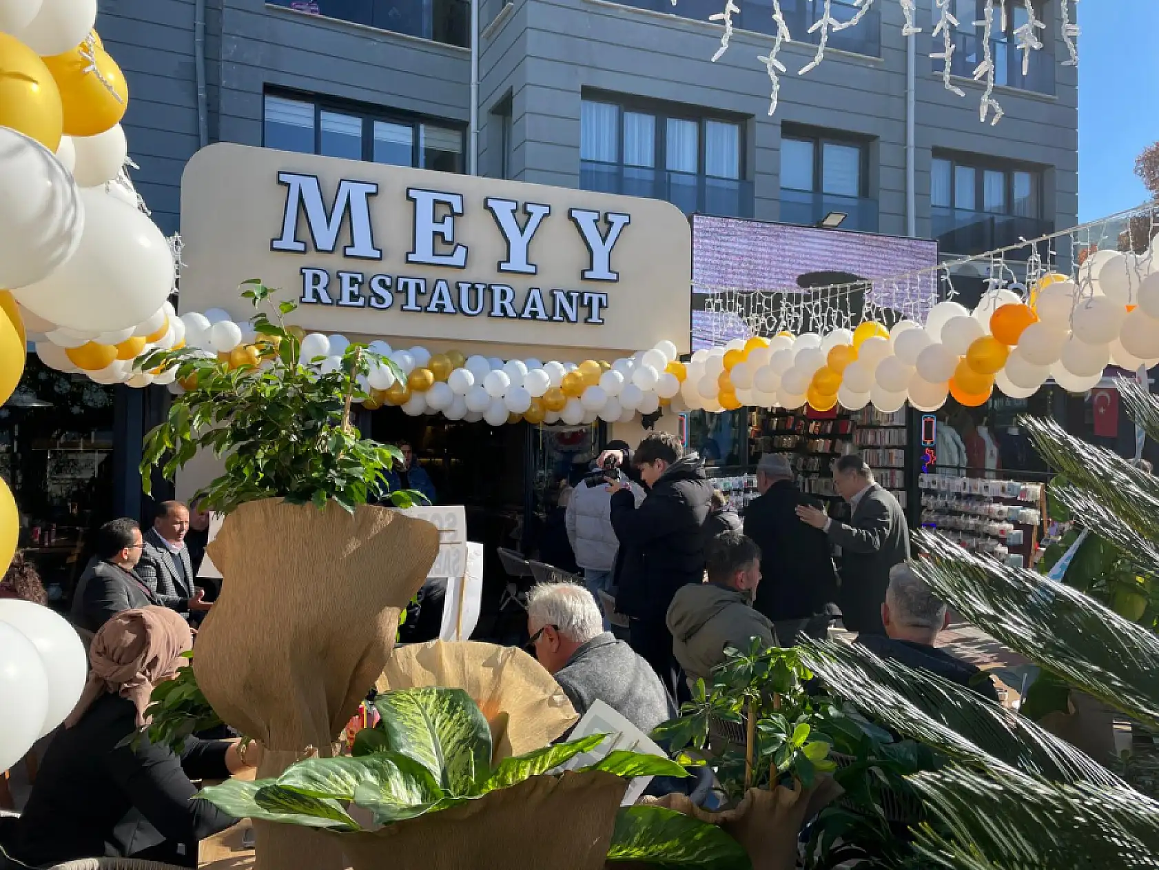 Fethiye'de Meyy Restaurant yoğun katılımla açıldı