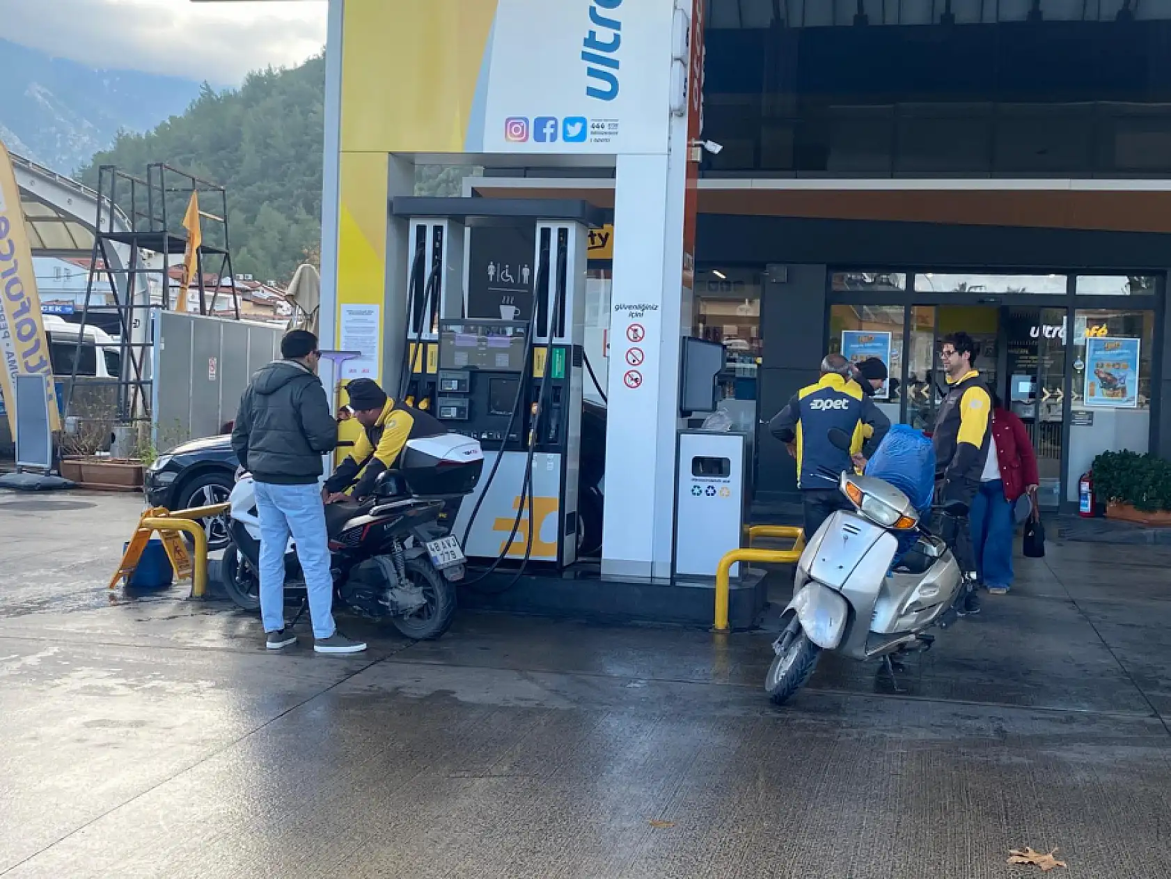 Akaryakıta zam: Benzinin litre fiyatında 1 lira 70 kuruşluk artış