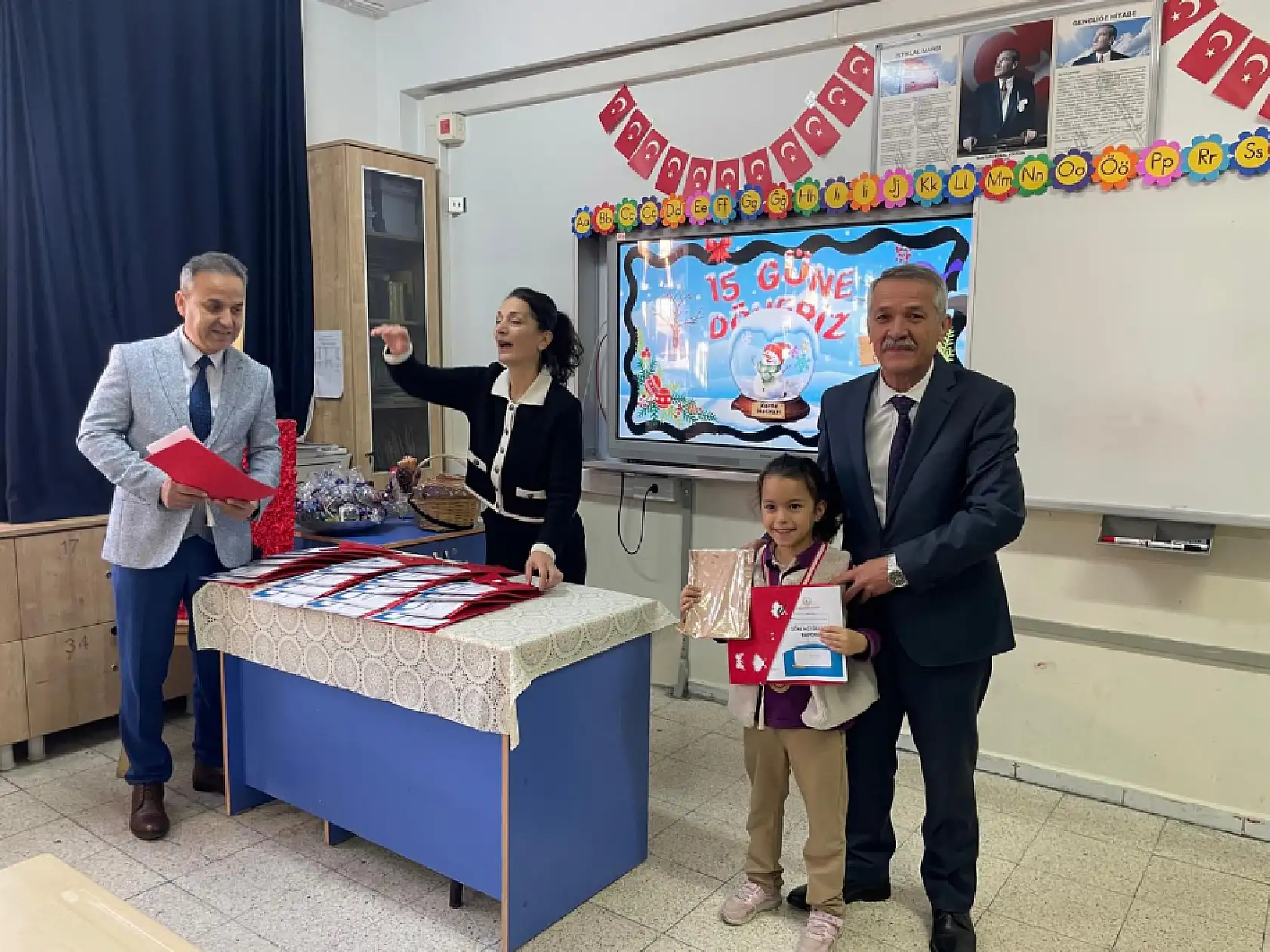 Fethiye'de karne töreni Vali Recai Güreli İlkokulu'nda gerçekleştirildi