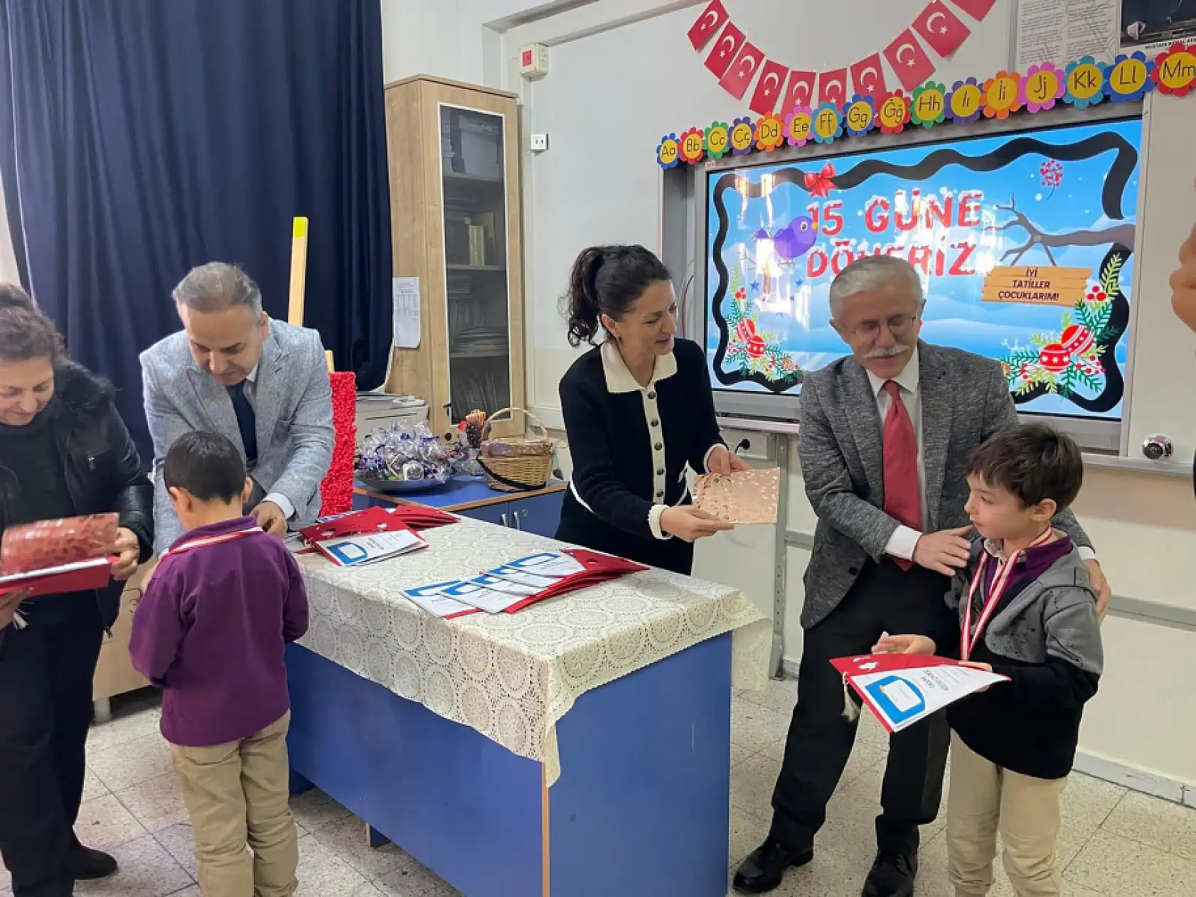 Fethiye'de karne töreni Vali Recai Güreli İlkokulu'nda gerçekleştirildi