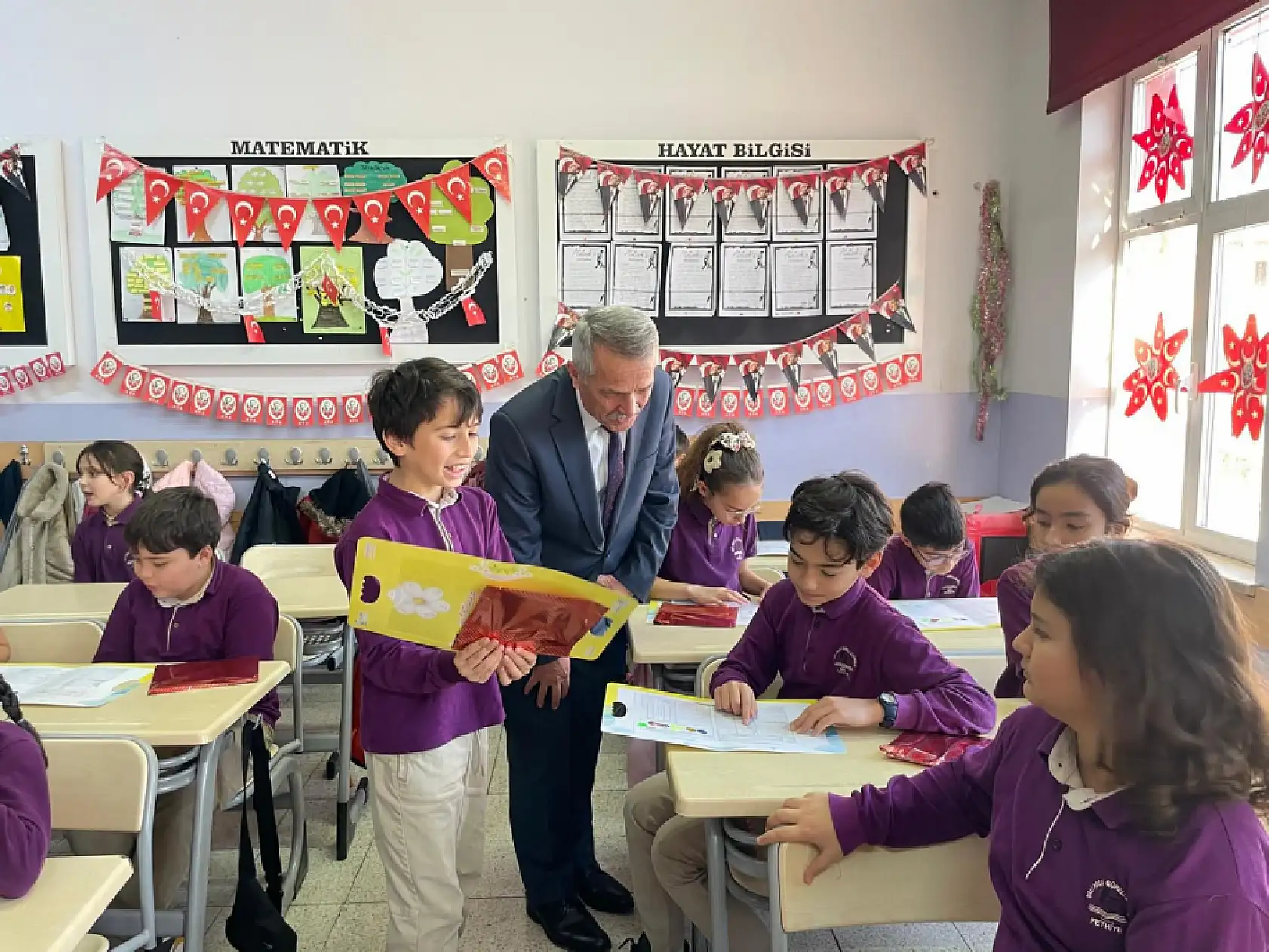 Fethiye'de karne töreni Vali Recai Güreli İlkokulu'nda gerçekleştirildi