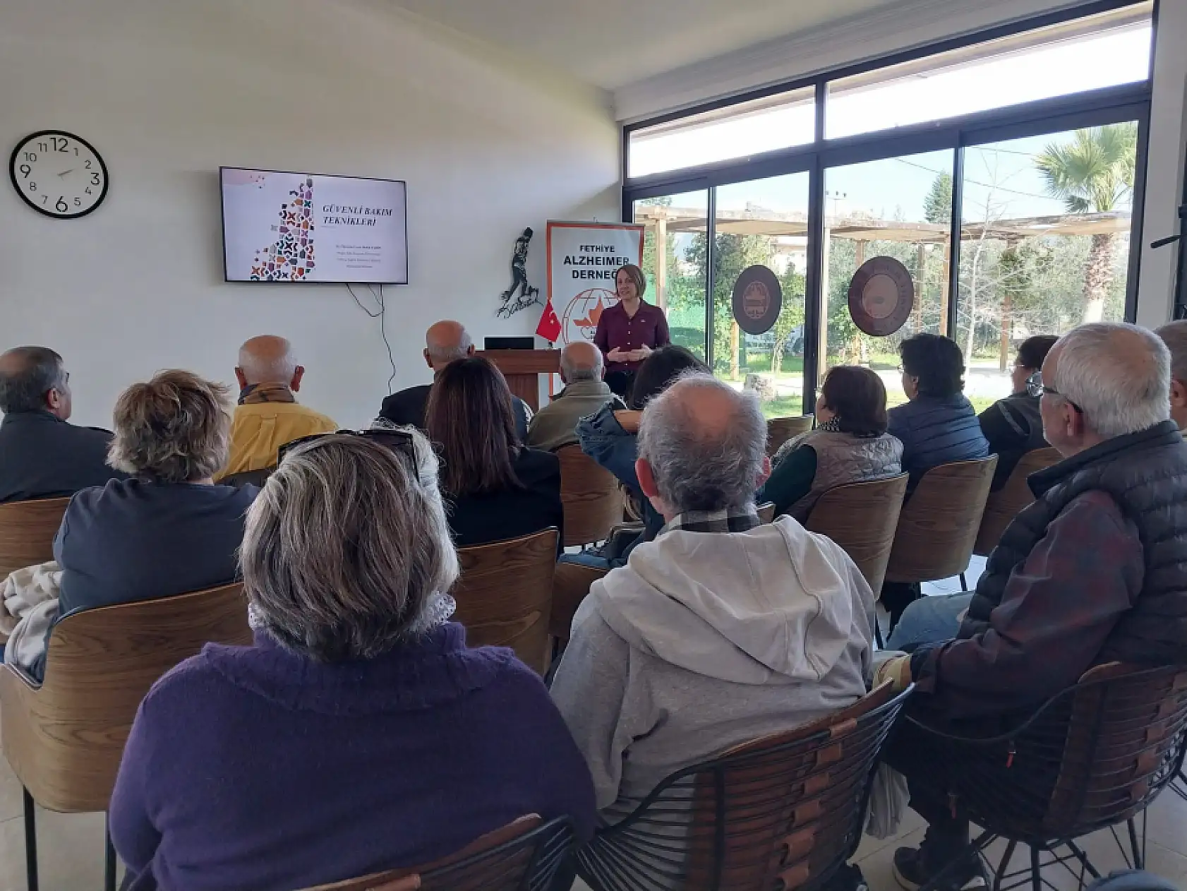 Fethiye Alzheimer Derneği'nde 'Güvenli Bakım Teknikleri' semineri
