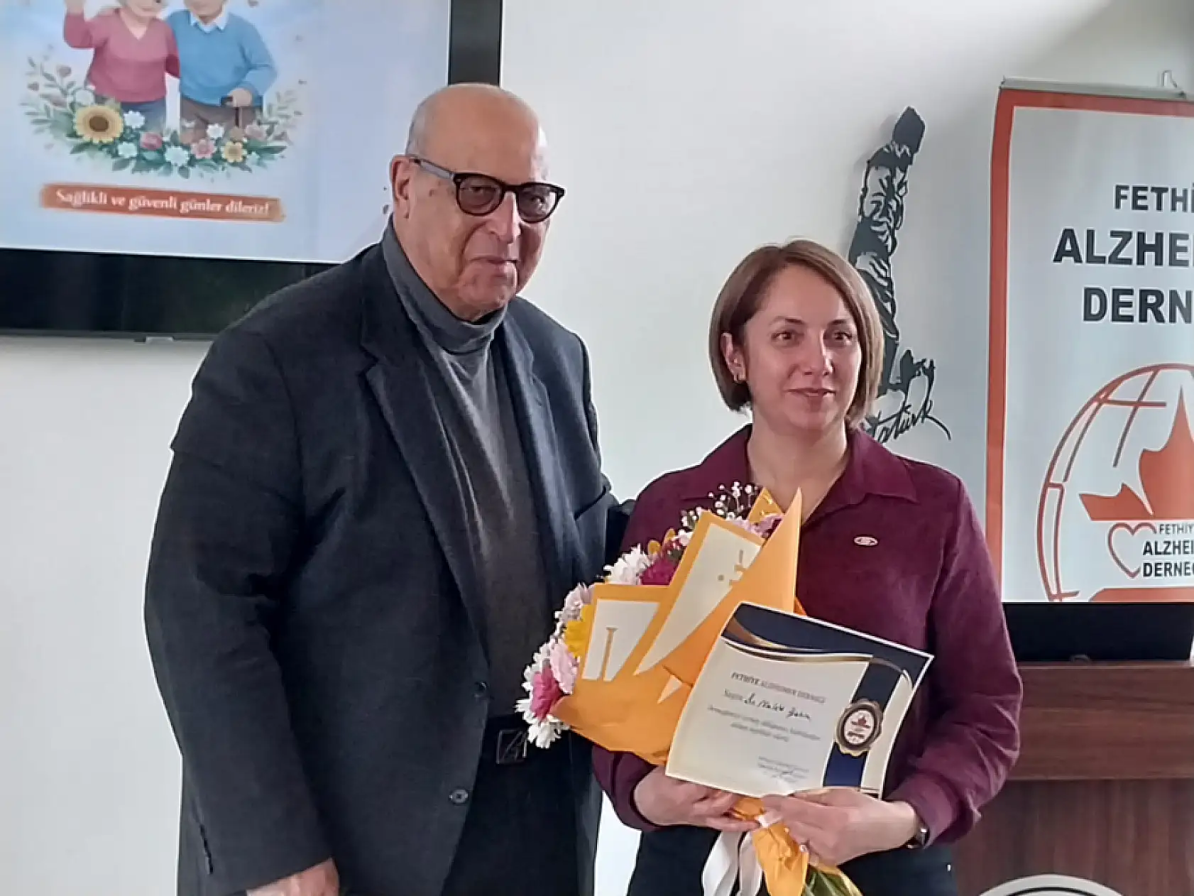 Fethiye Alzheimer Derneği'nde 'Güvenli Bakım Teknikleri' semineri