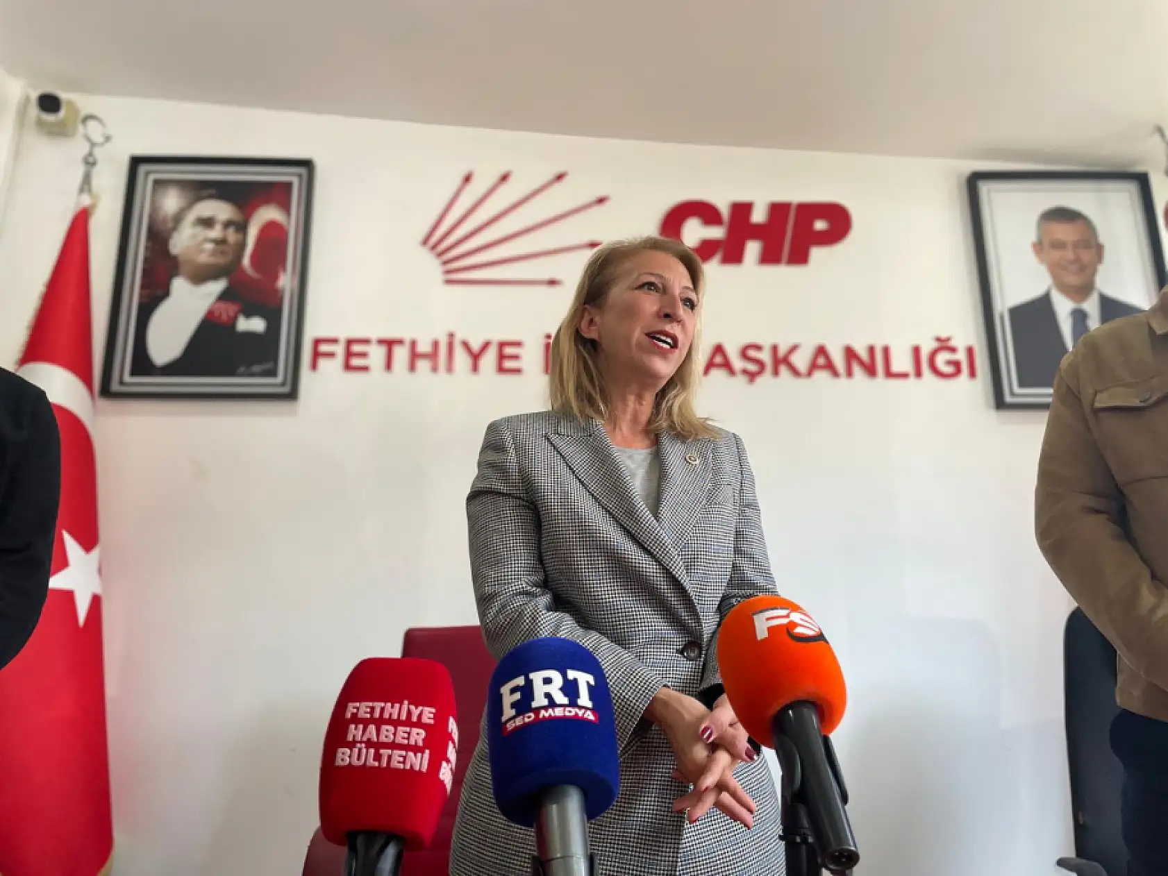 CHP Muğla Milletvekili Süreyya Öneş Derici'den CHP Fethiye İlçe Örgütü'ne ziyaret