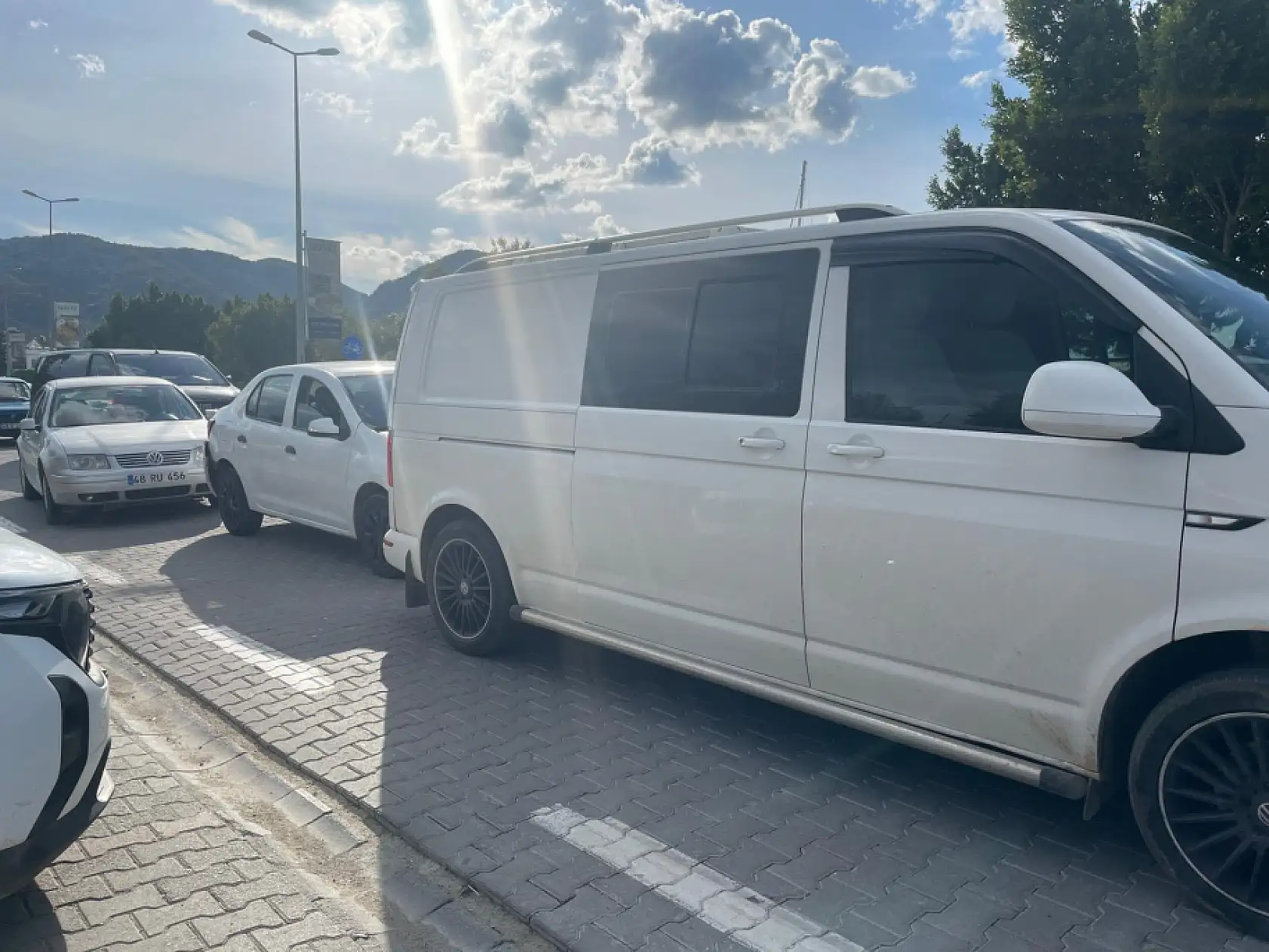Fethiye'de zincirleme trafik kazası: 3 araçta maddi hasar